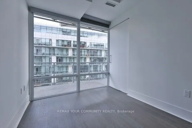 29 Queens Quay E #918