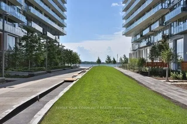 29 Queens Quay E #918