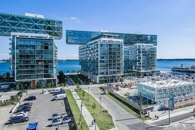 29 Queens Quay E #918