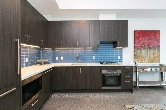 29 Queens Quay E #918