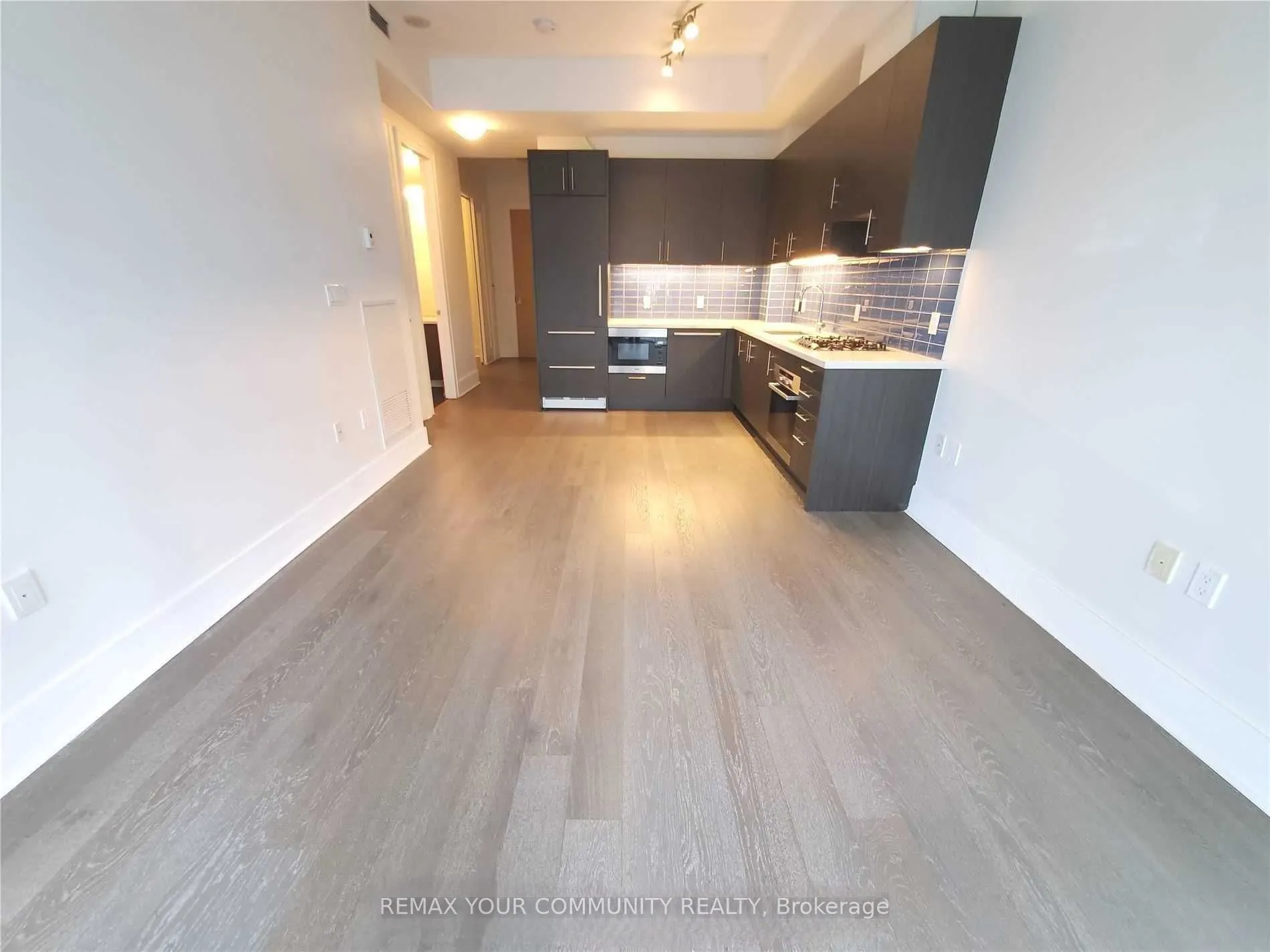 29 Queens Quay E #918