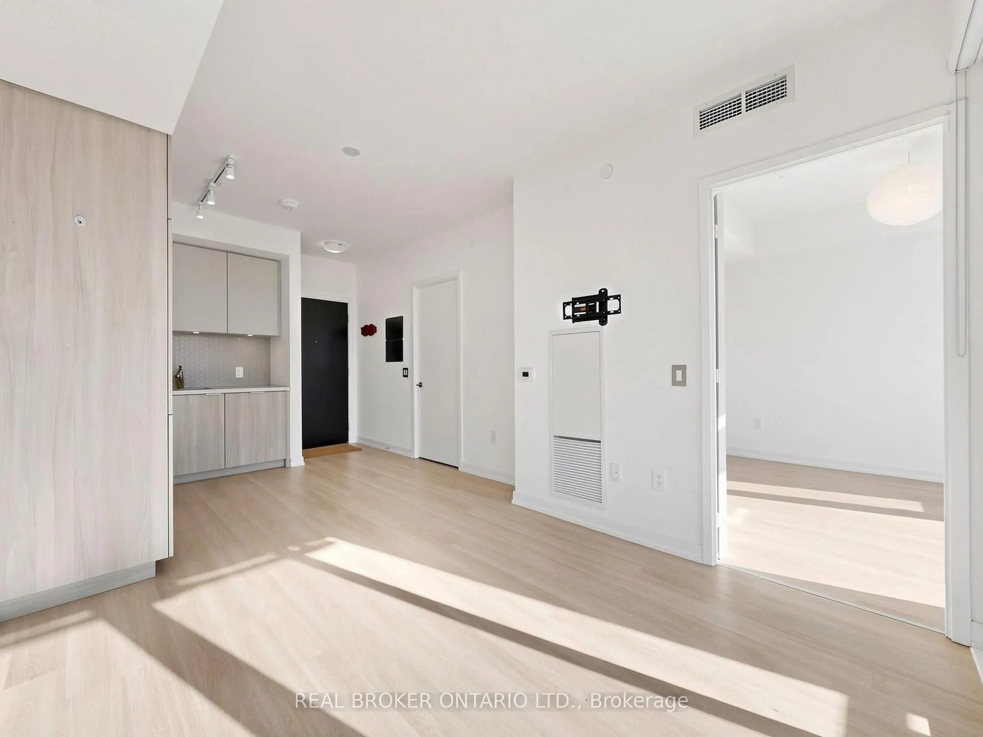 158 Front Street E #816