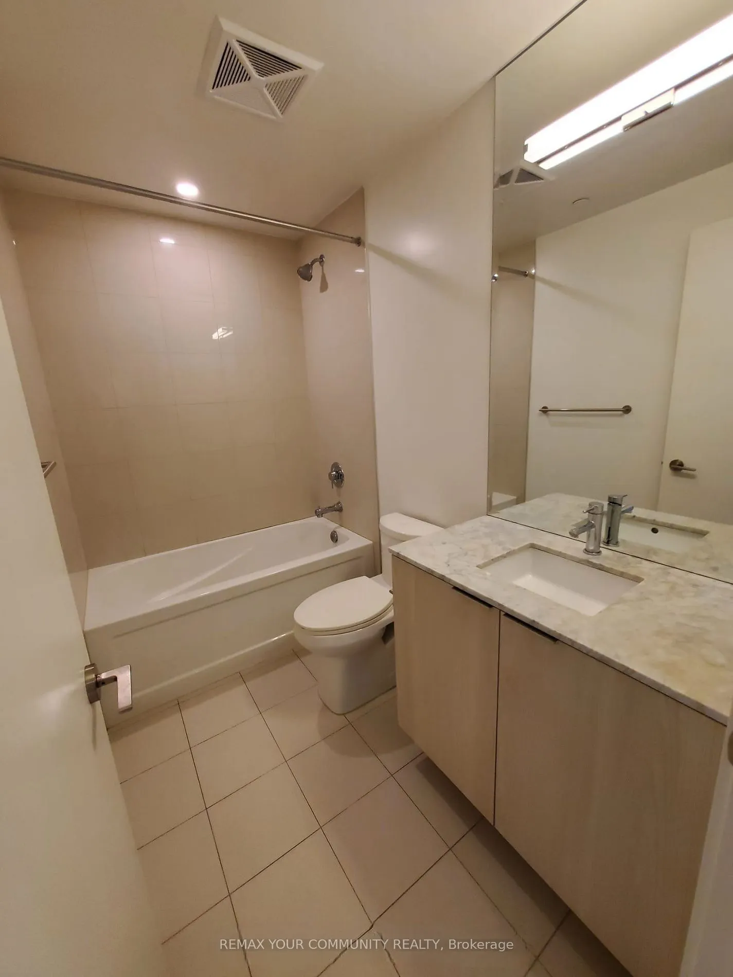 15 Queens Quay E #408