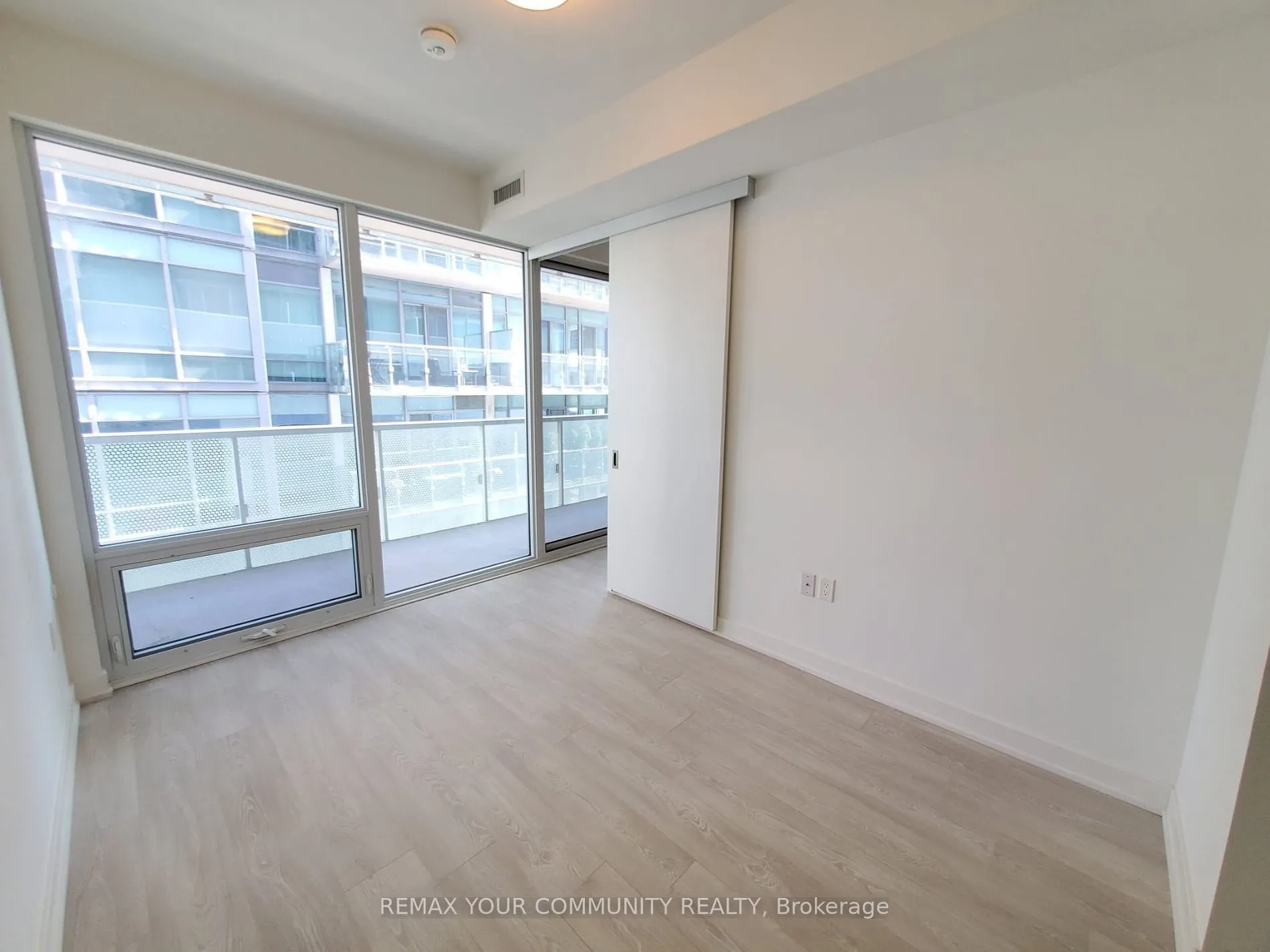 15 Queens Quay E #408