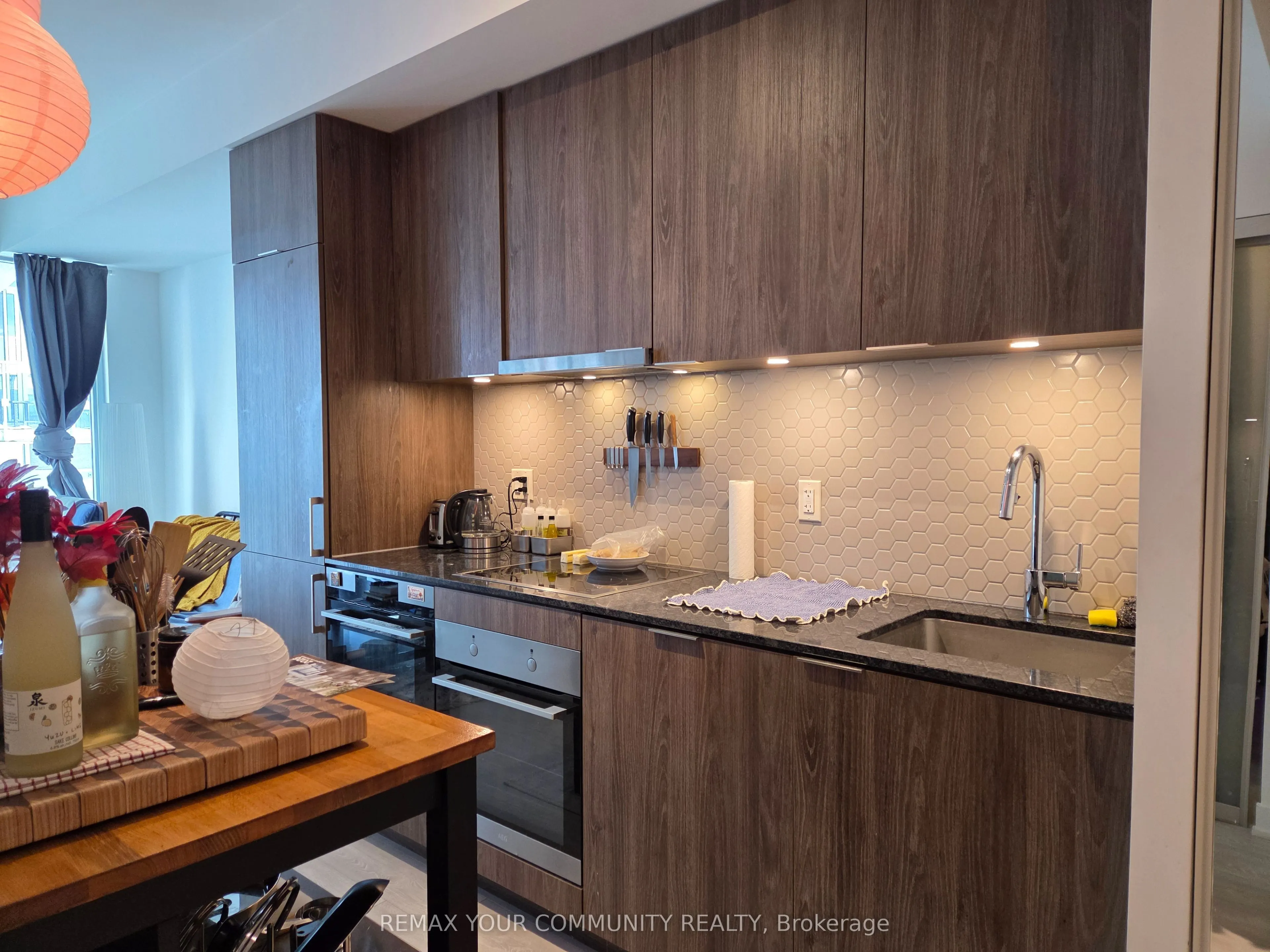 15 Queens Quay E #408