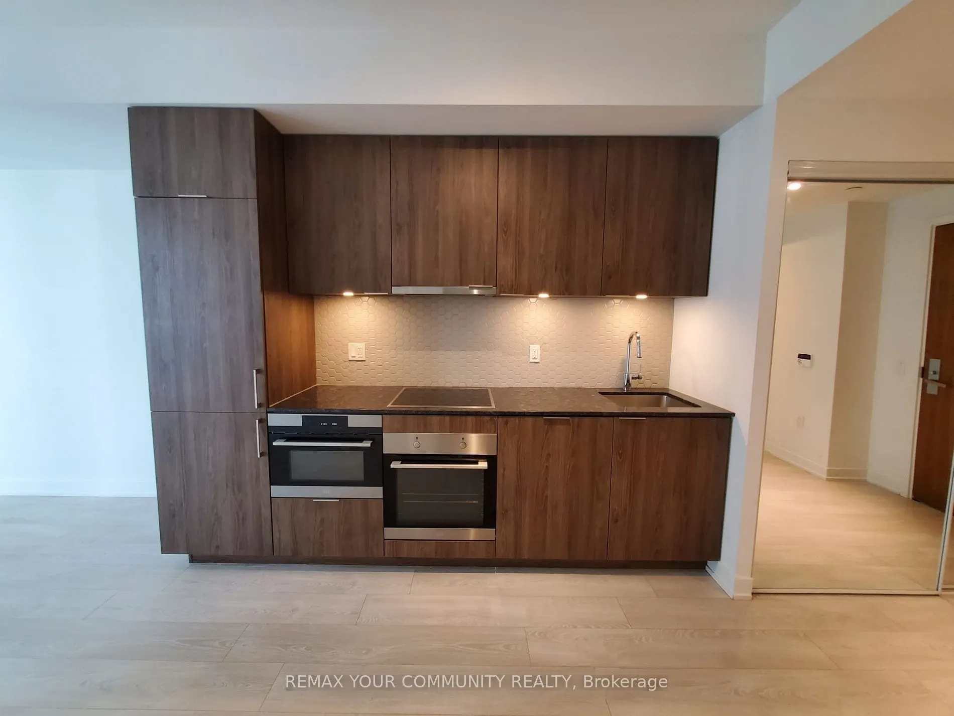 15 Queens Quay E #408