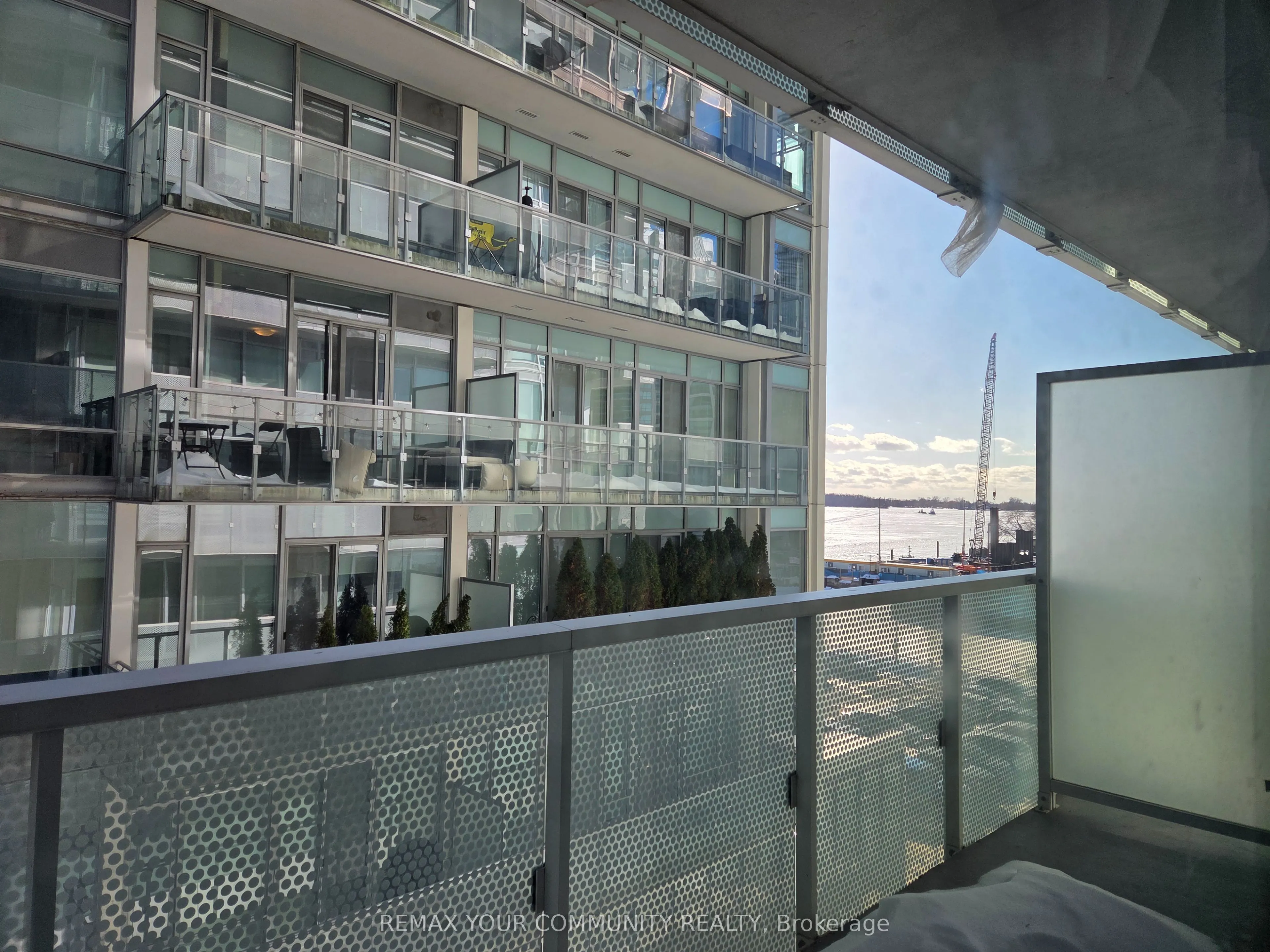 15 Queens Quay E #408