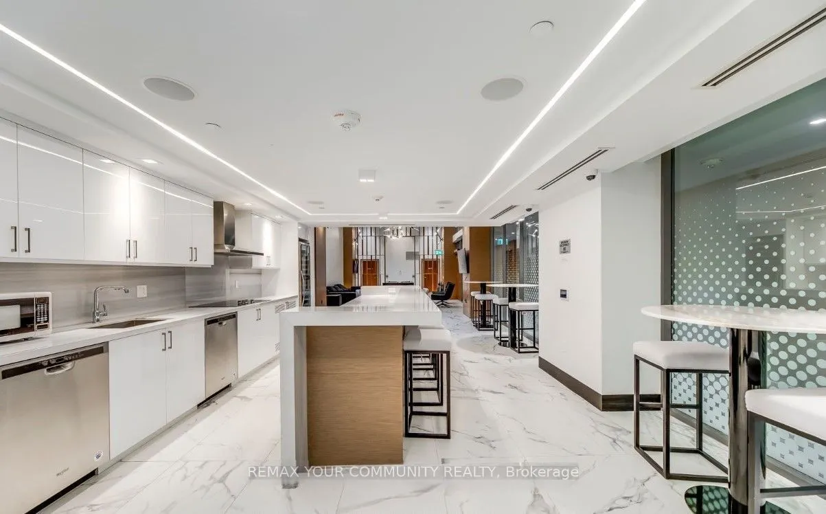 15 Queens Quay E #408