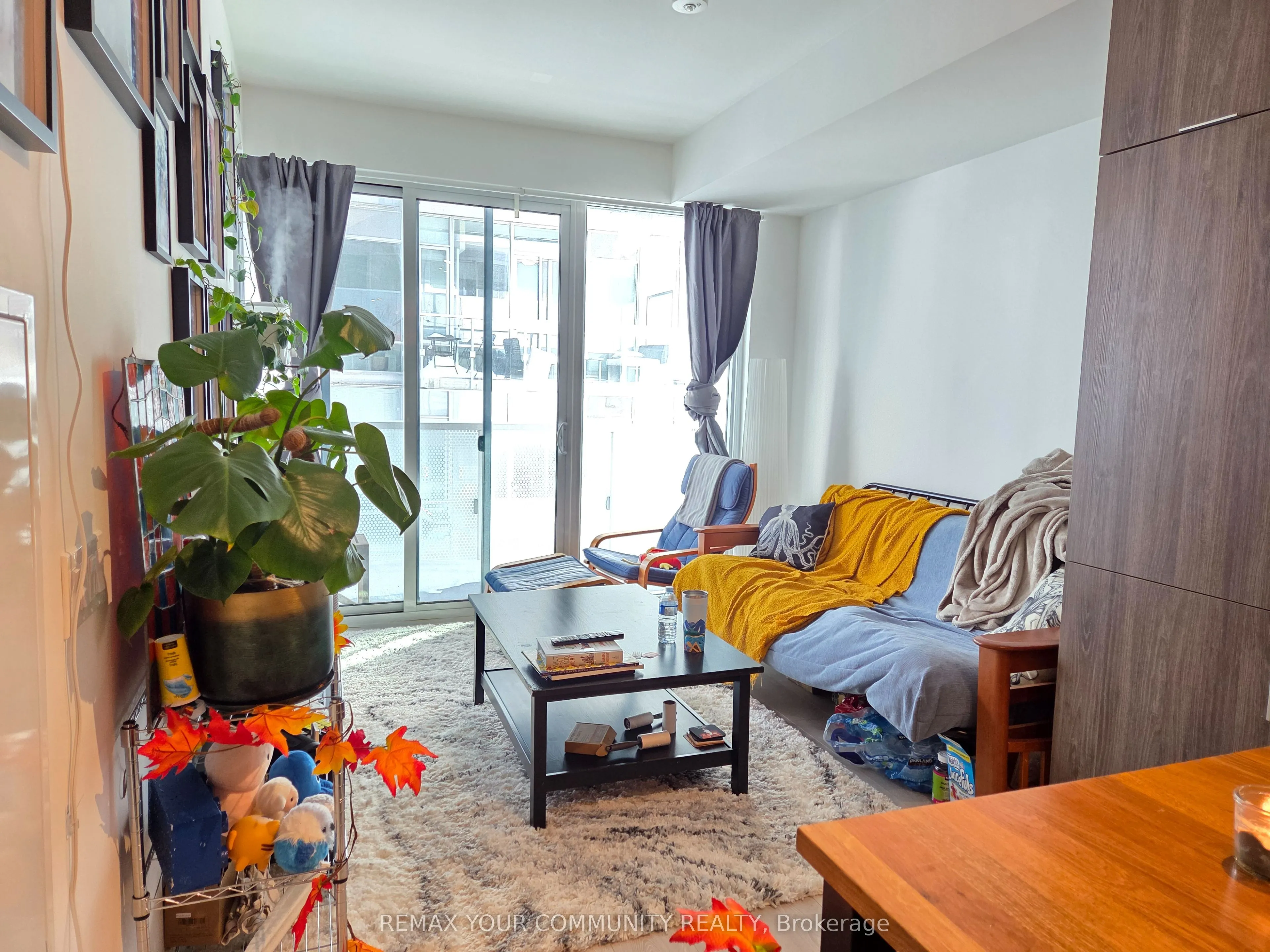 15 Queens Quay E #408