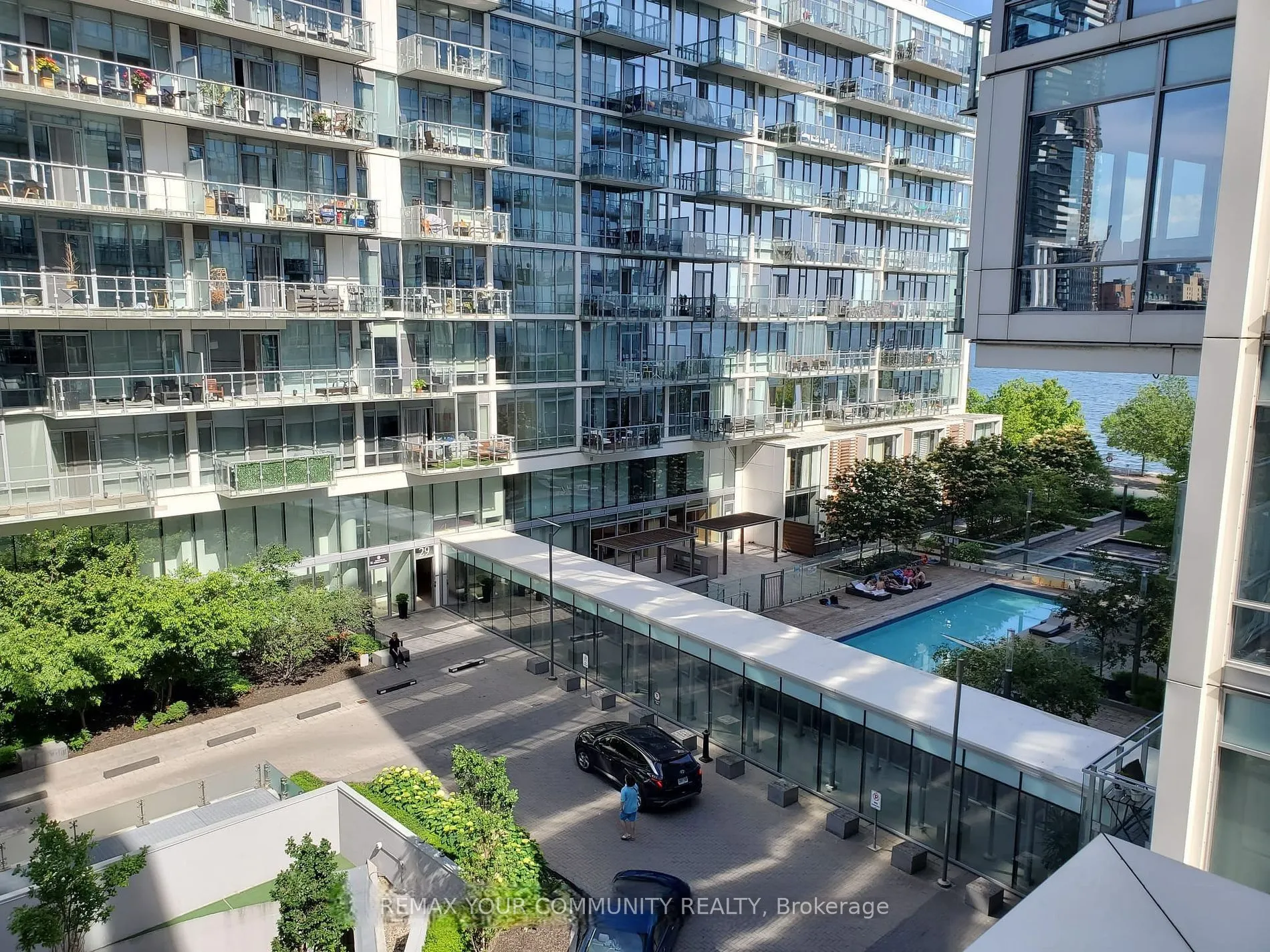 15 Queens Quay E #408