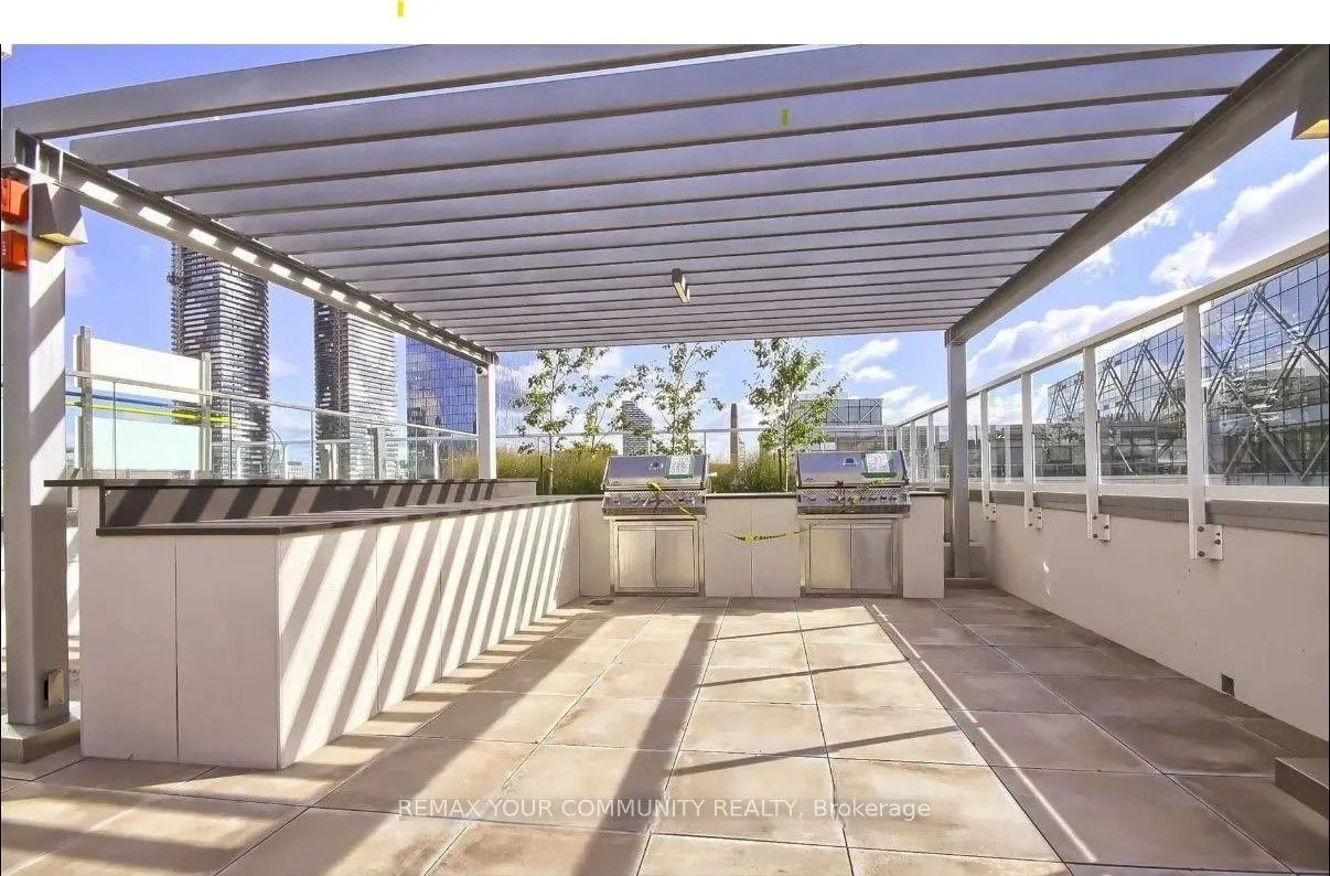 15 Queens Quay E #408