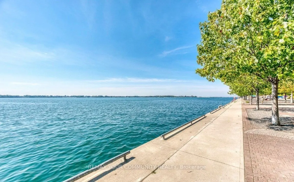 15 Queens Quay E #408