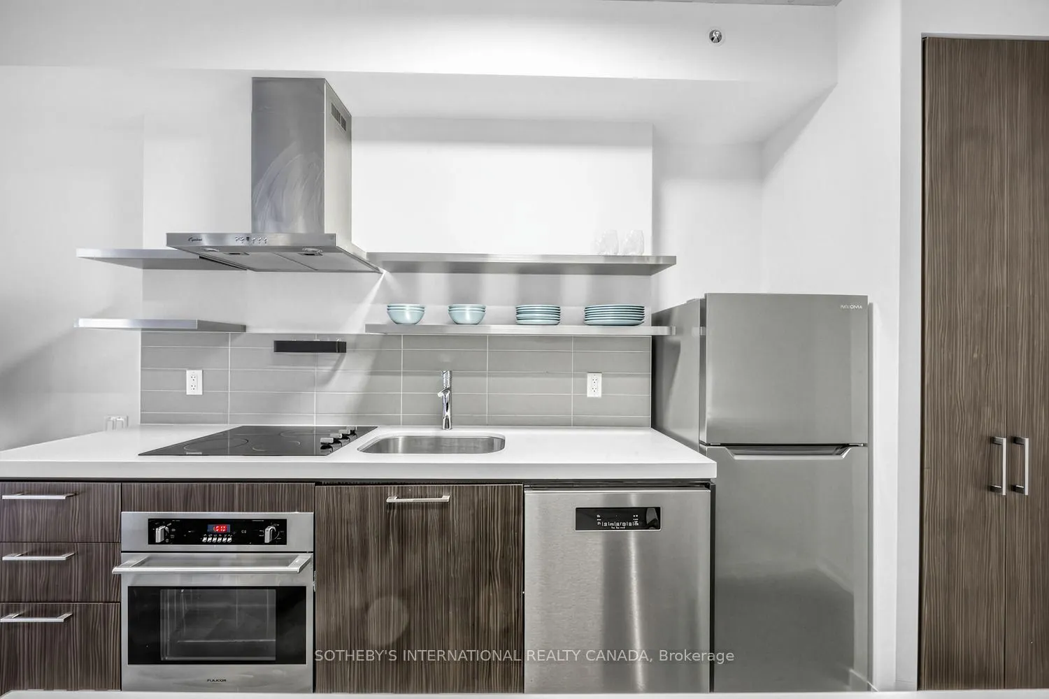 560 King St. Street W #401