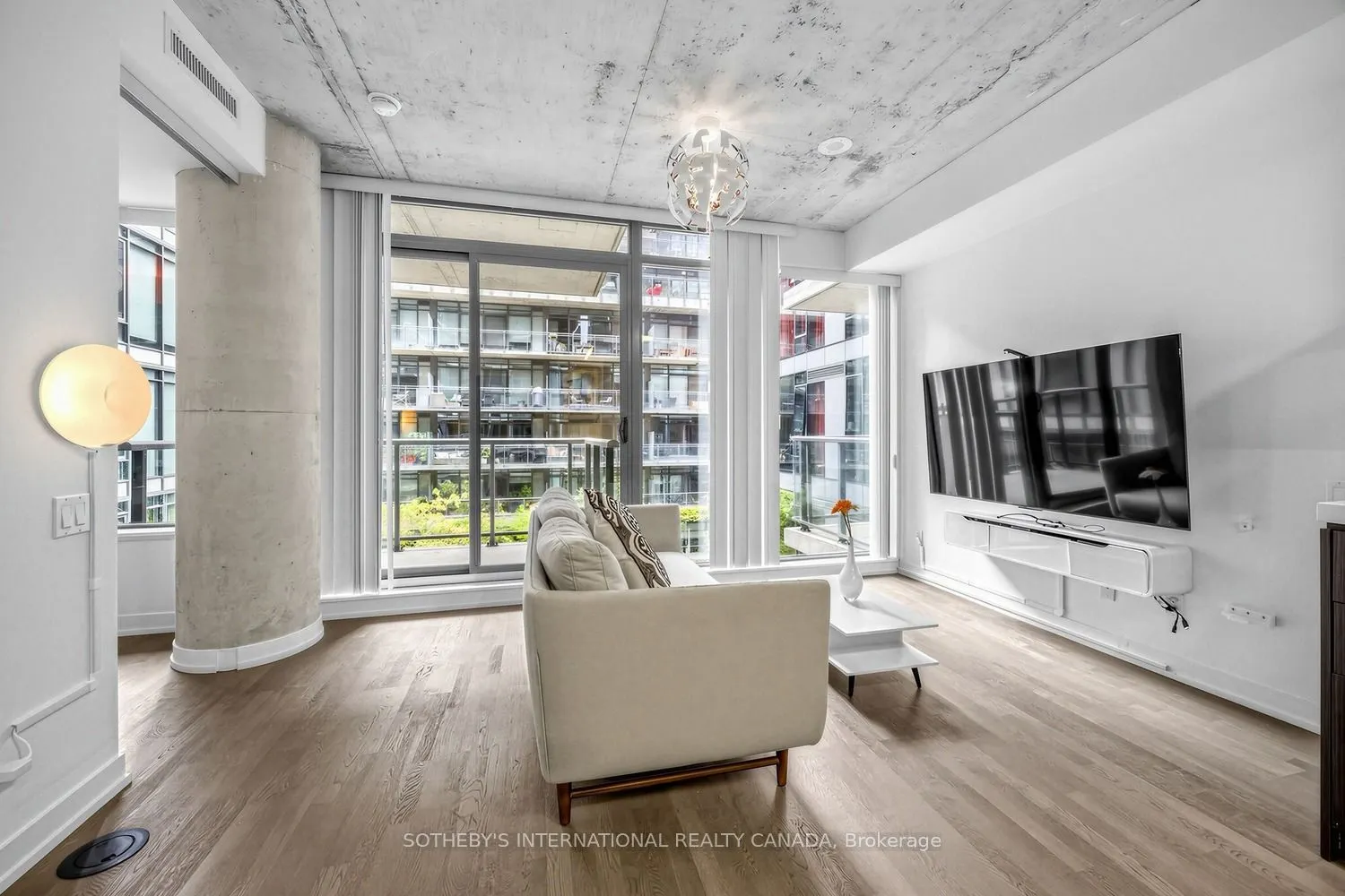 560 King St. Street W #401