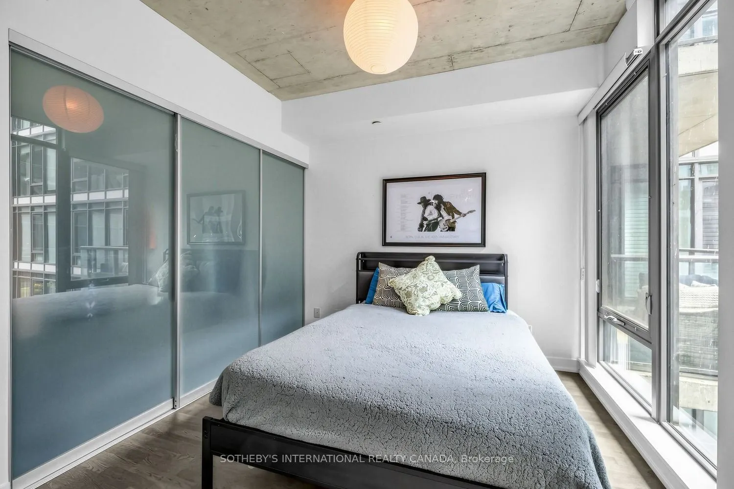 560 King St. Street W #401