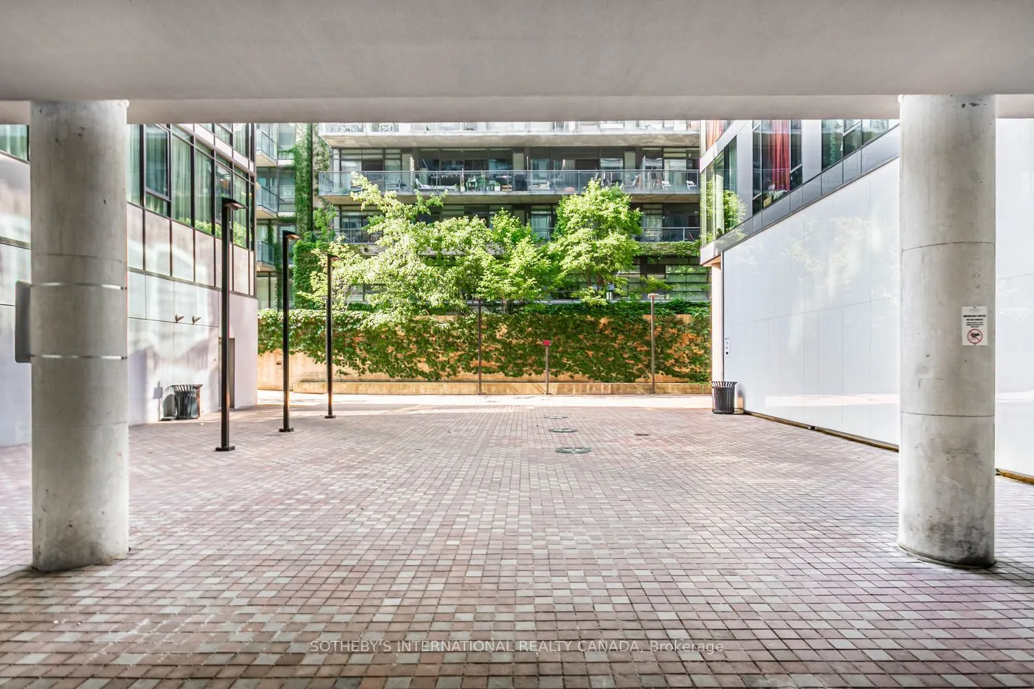 560 King St. Street W #401