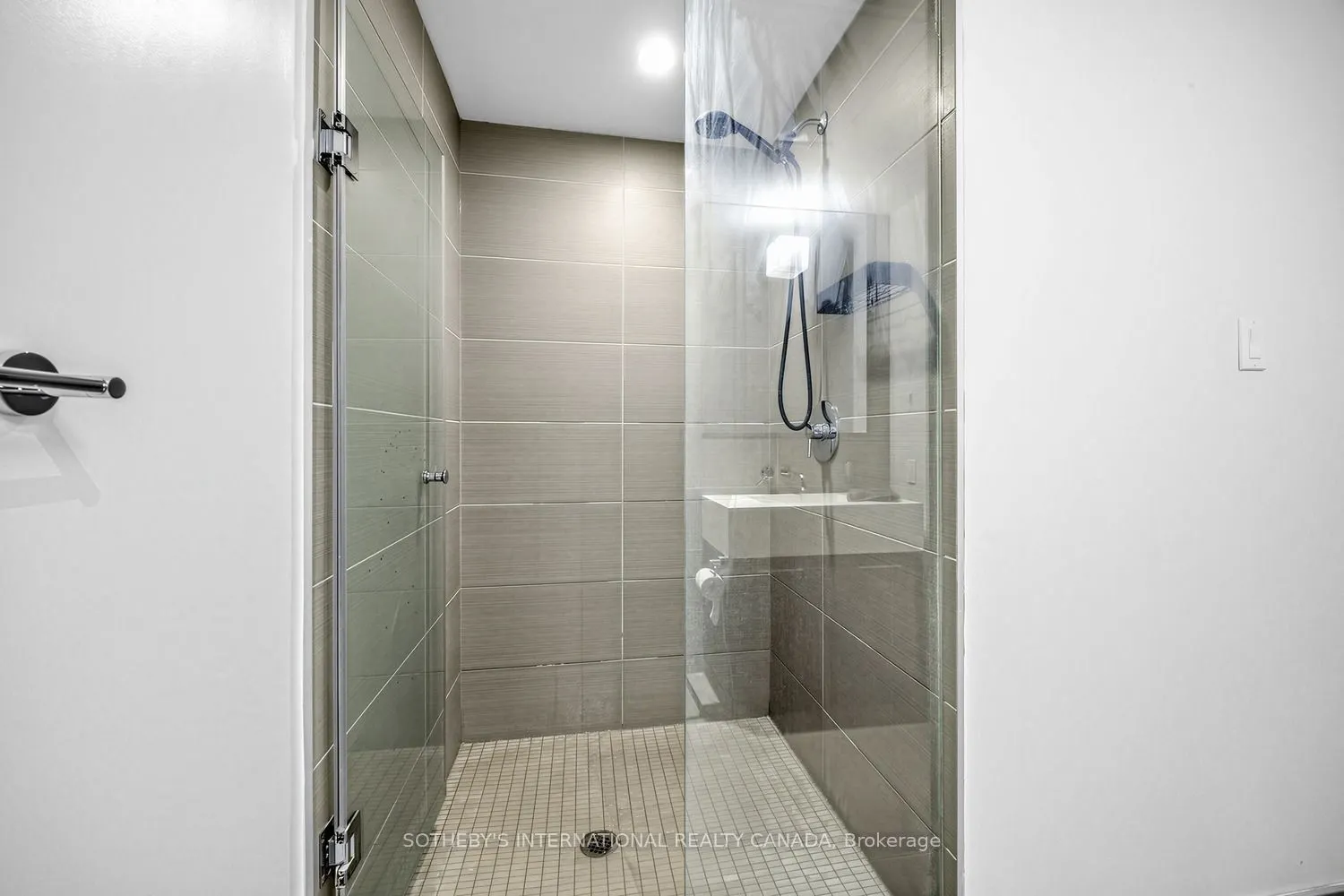 560 King St. Street W #401