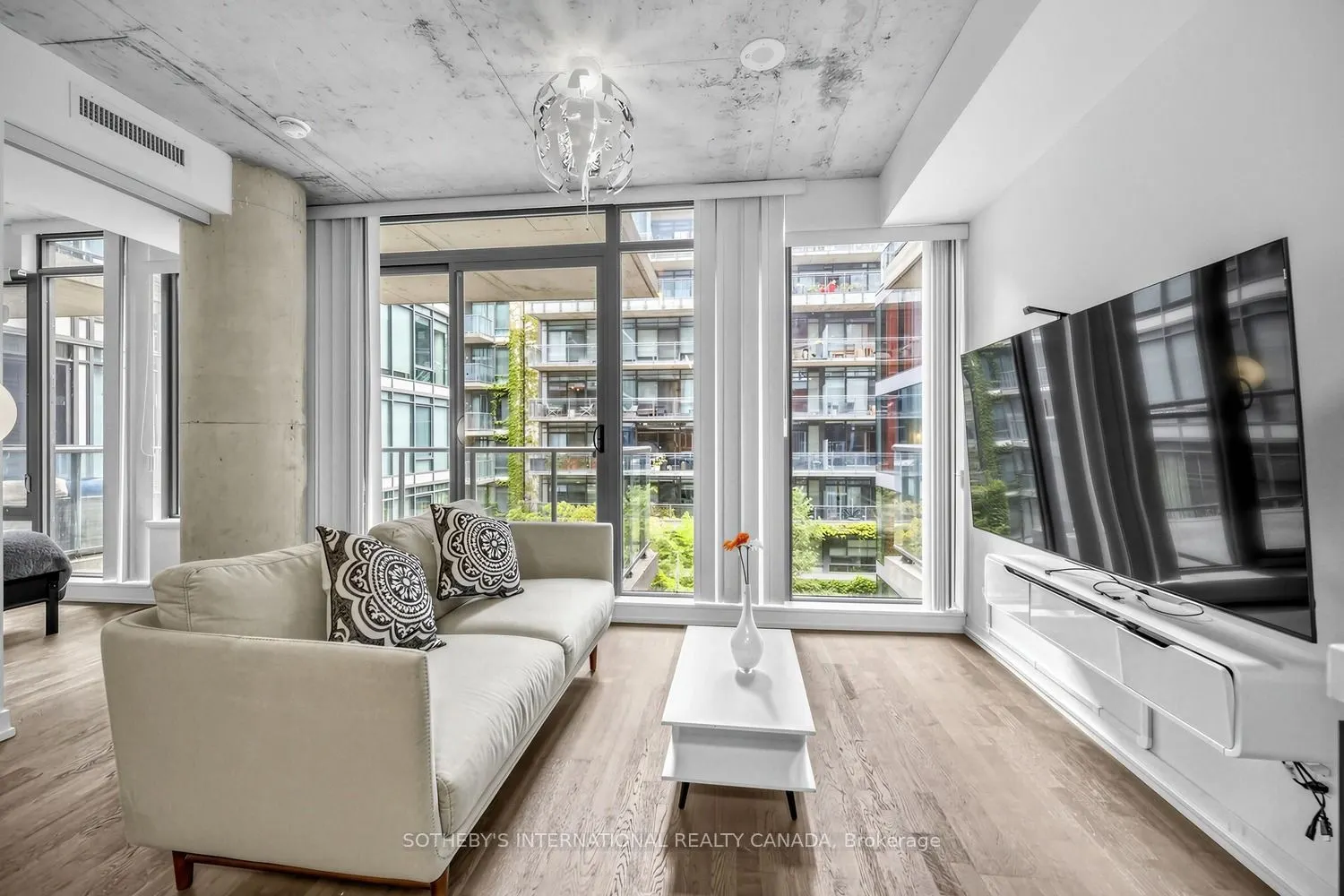 560 King St. Street W #401