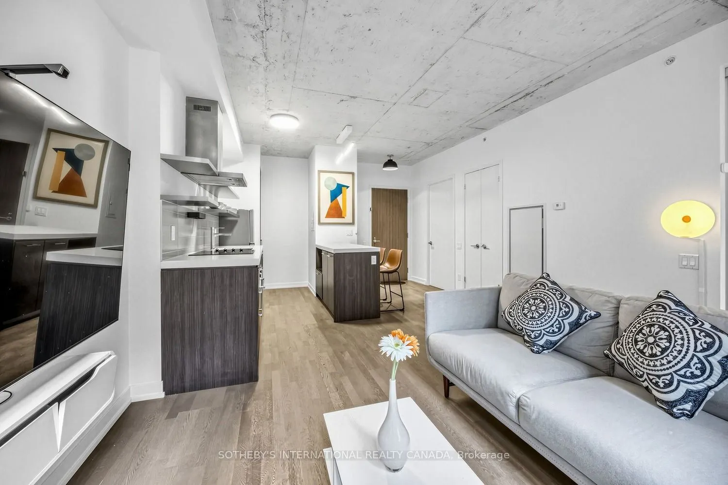 560 King St. Street W #401