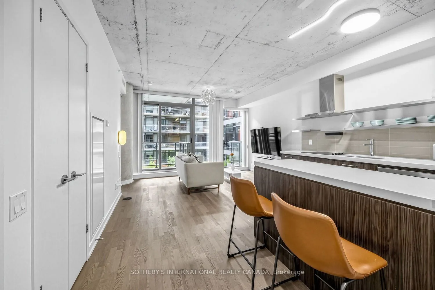 560 King St. Street W #401