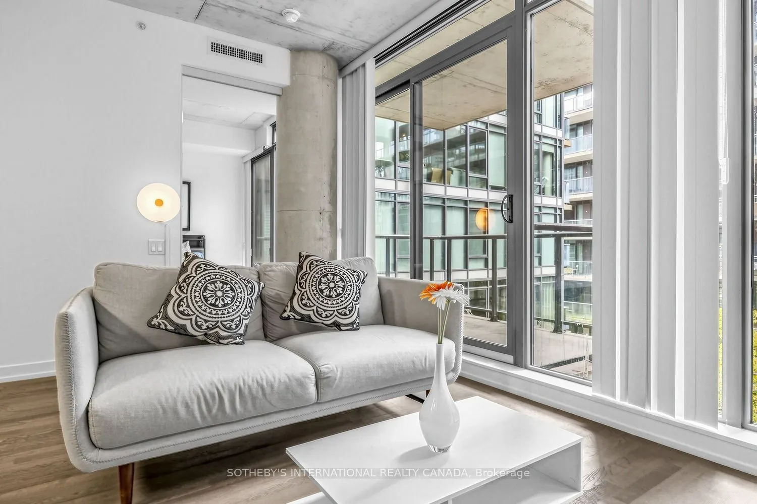 560 King St. Street W #401