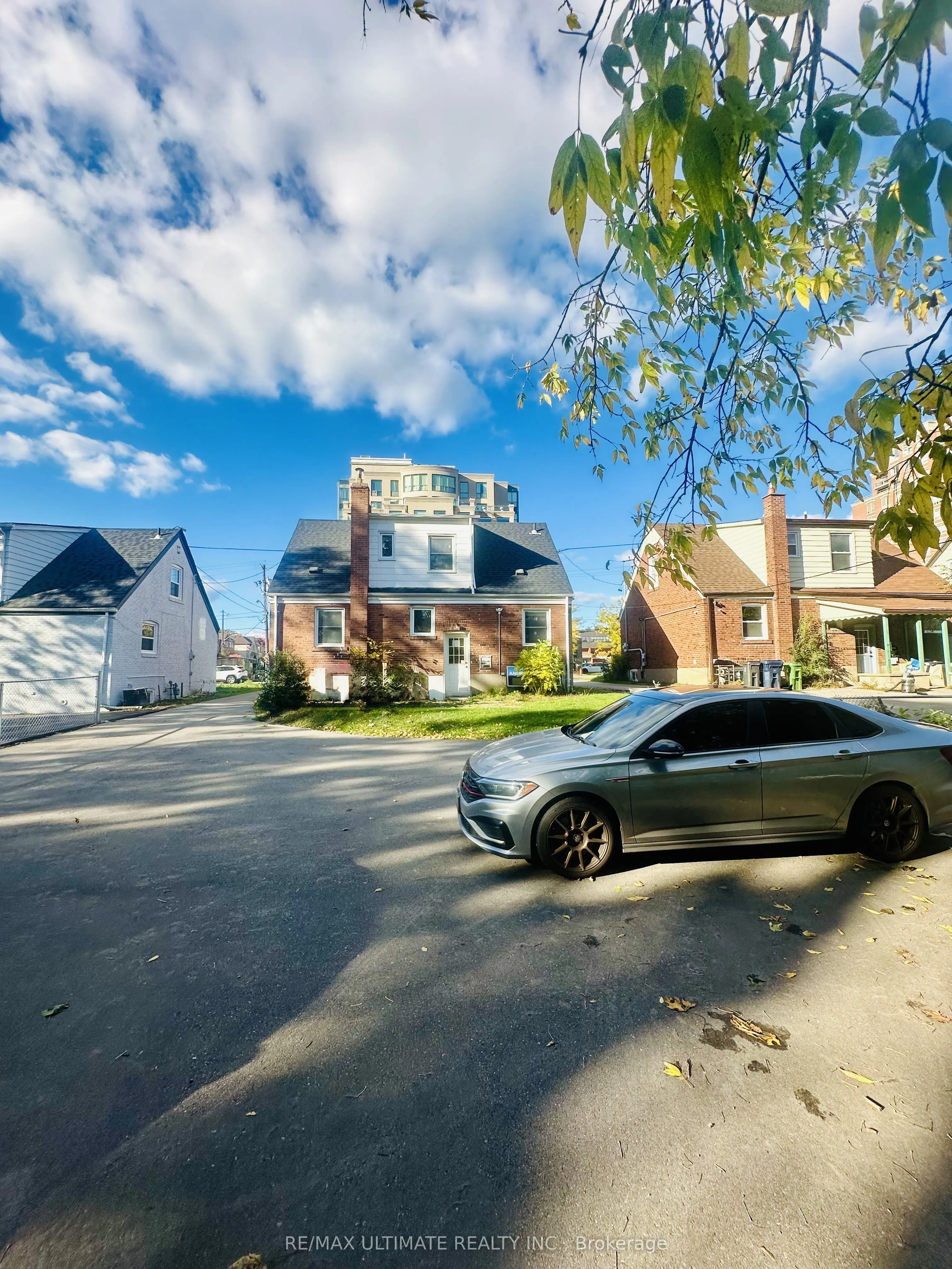 315 Sheppard Avenue E