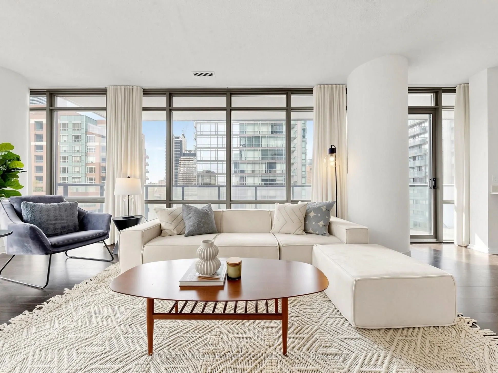 832 Bay Street #905
