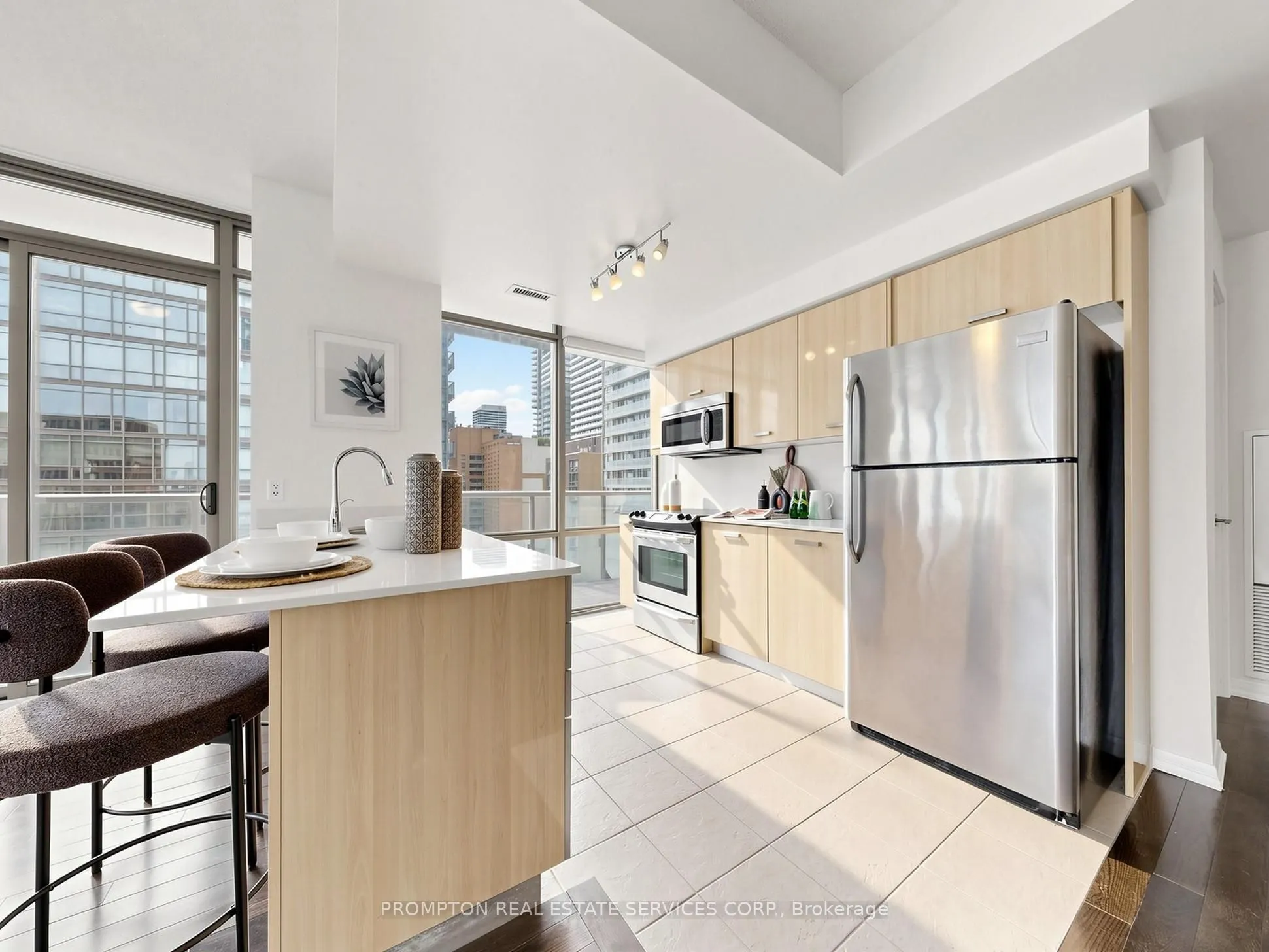 832 Bay Street #905