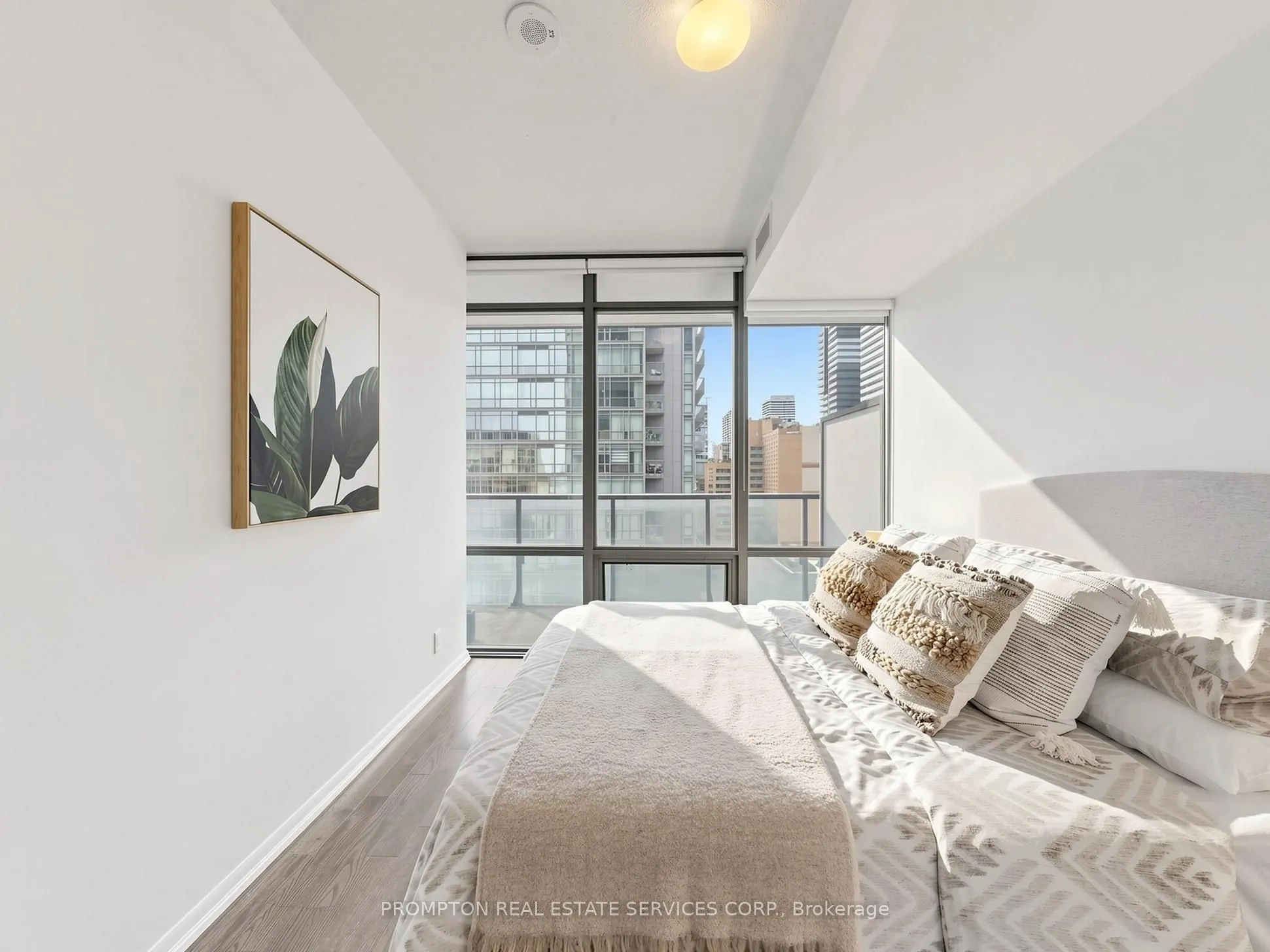 832 Bay Street #905