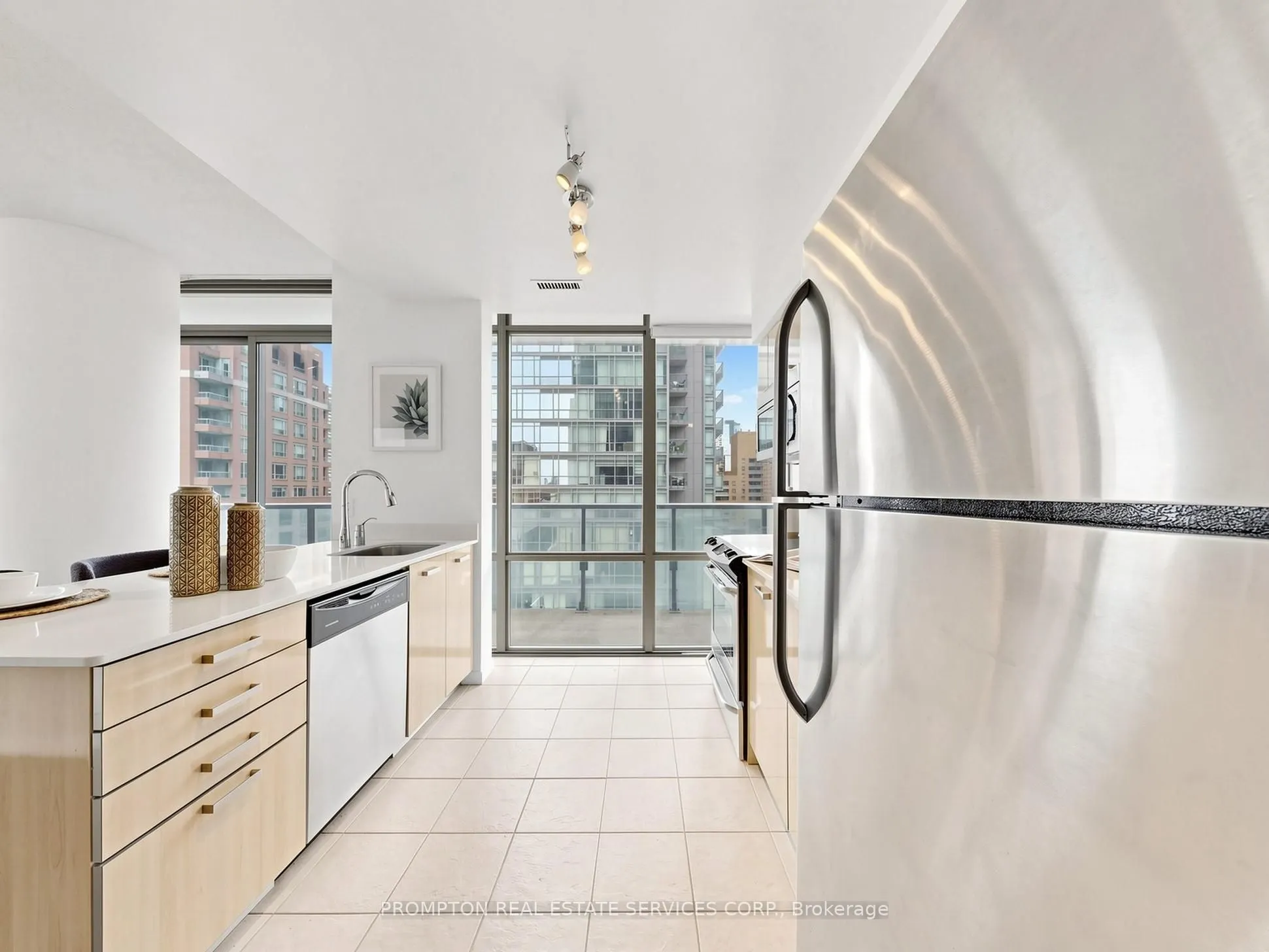 832 Bay Street #905