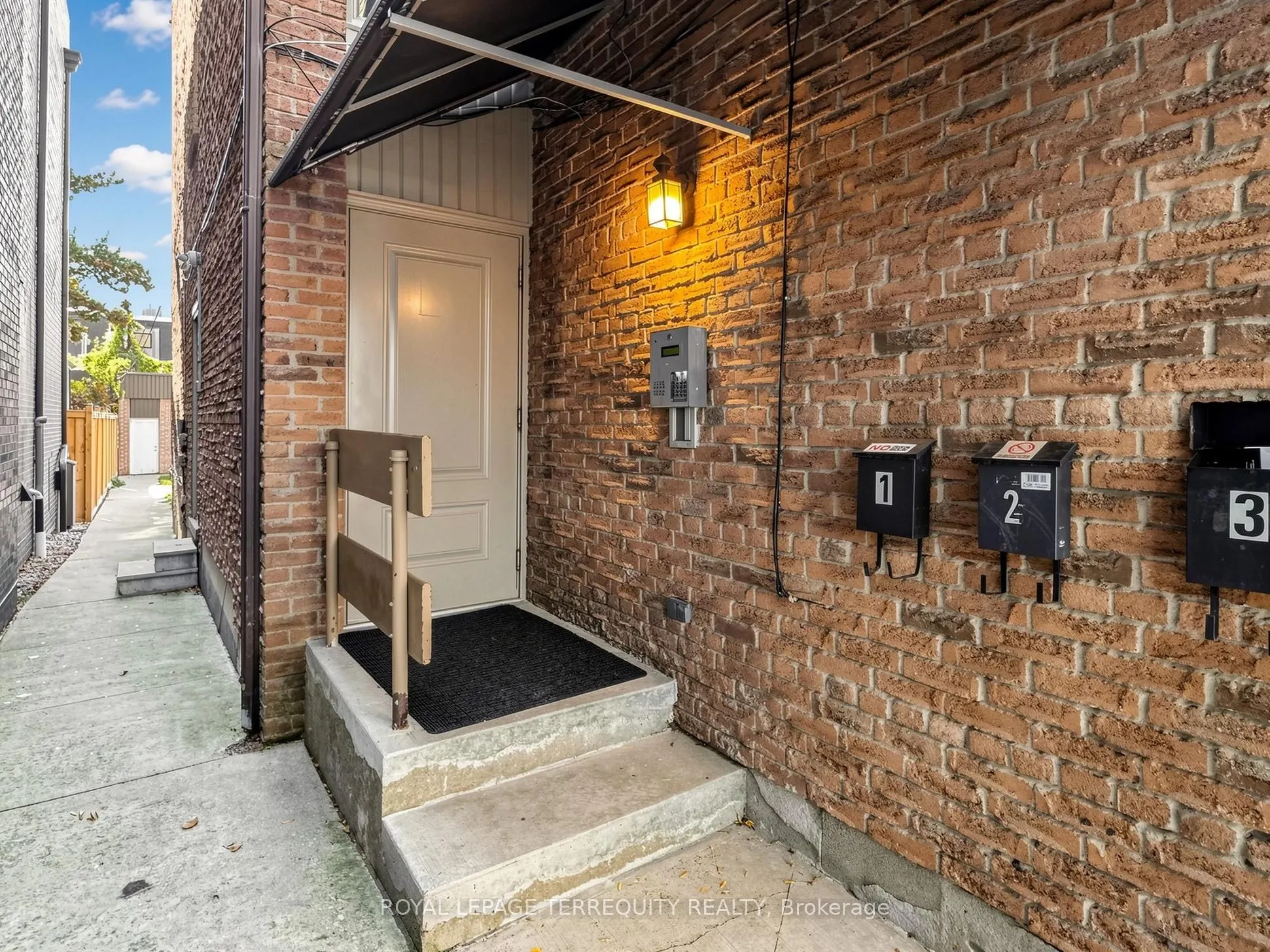 41 Summerhill Avenue #1