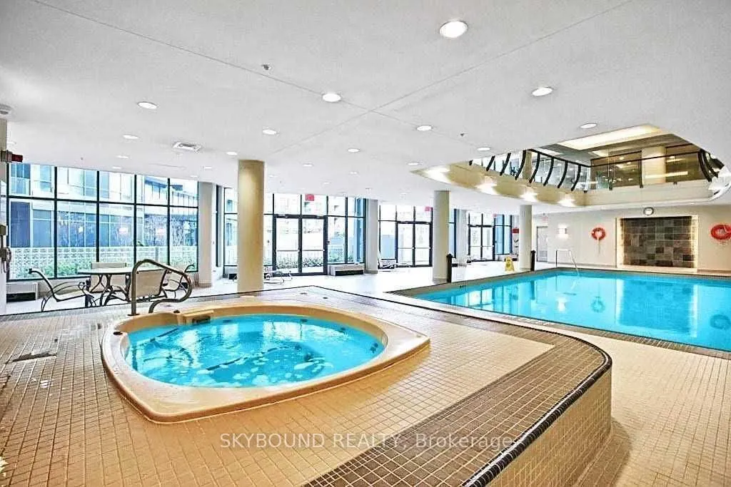 219 Fort York Boulevard #811