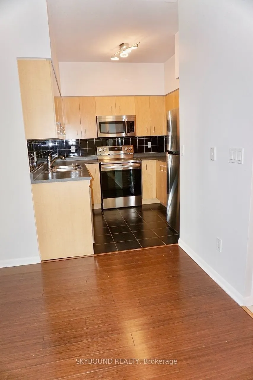 219 Fort York Boulevard #811