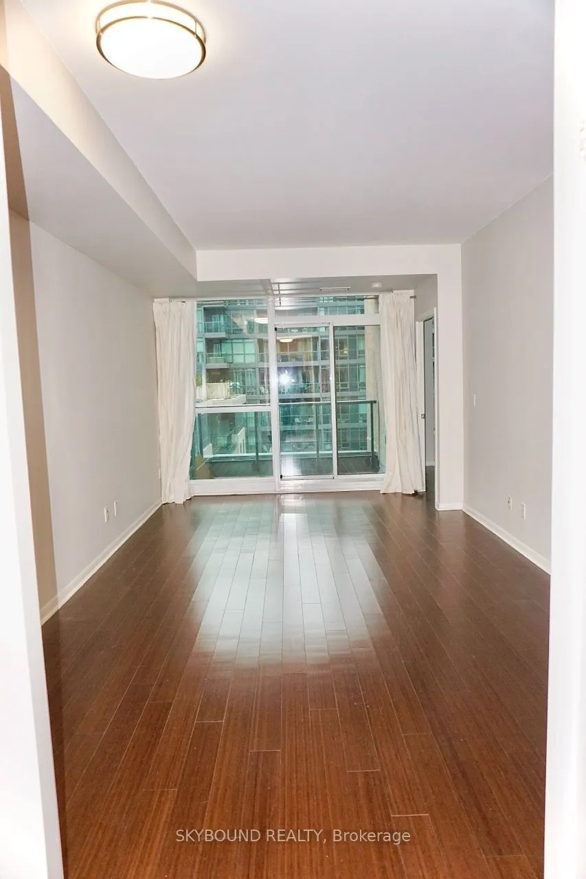219 Fort York Boulevard #811