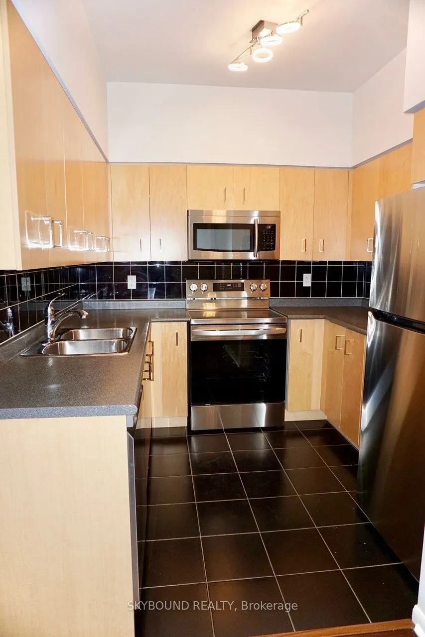 219 Fort York Boulevard #811