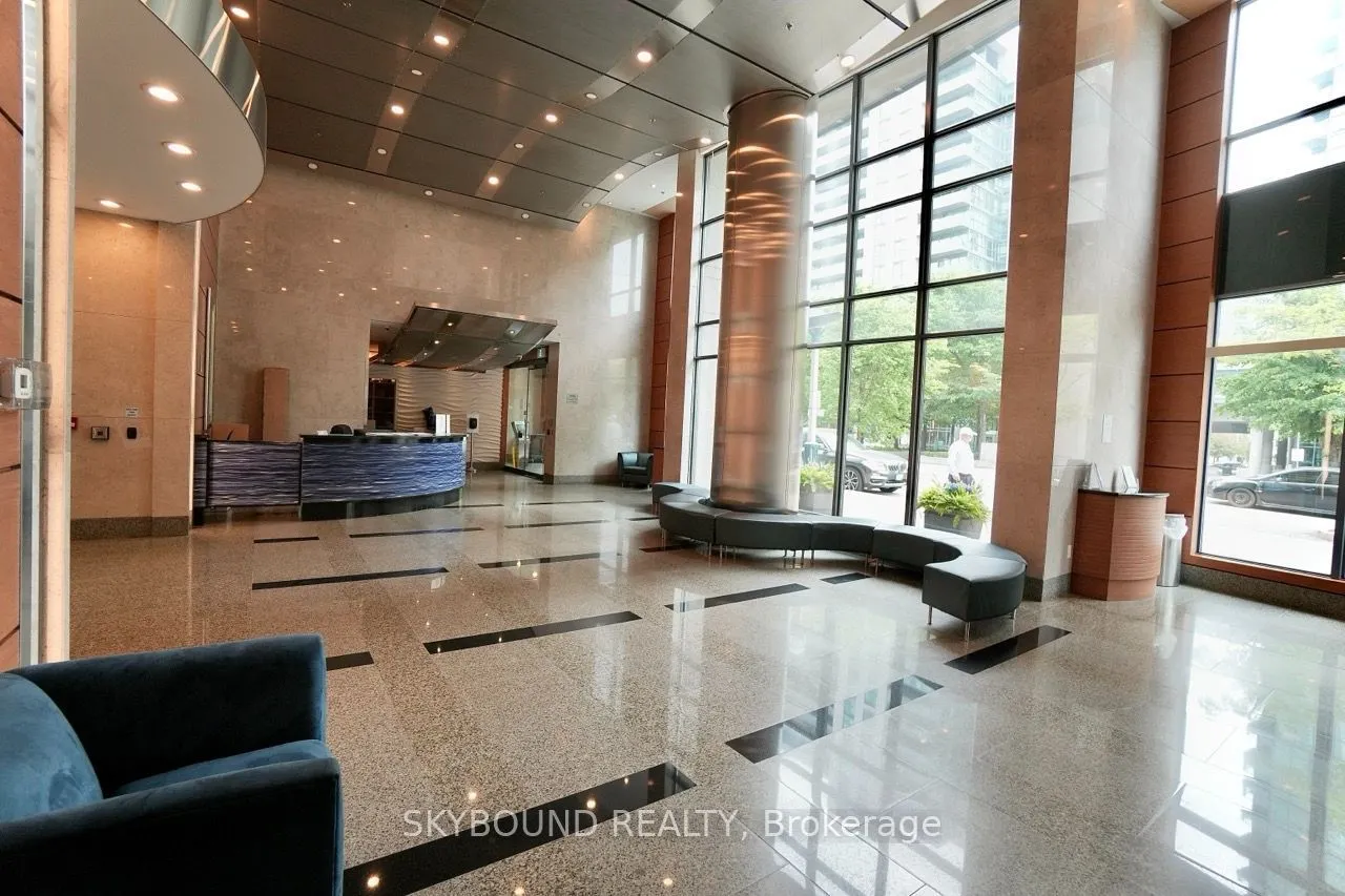 219 Fort York Boulevard #811