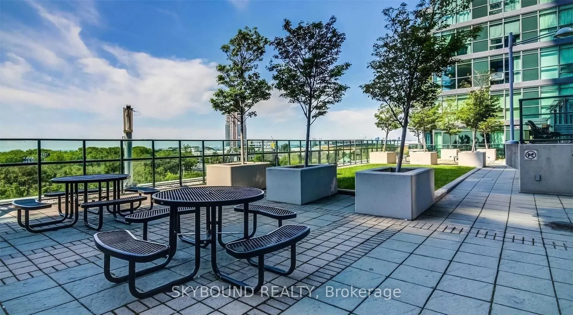 219 Fort York Boulevard #811