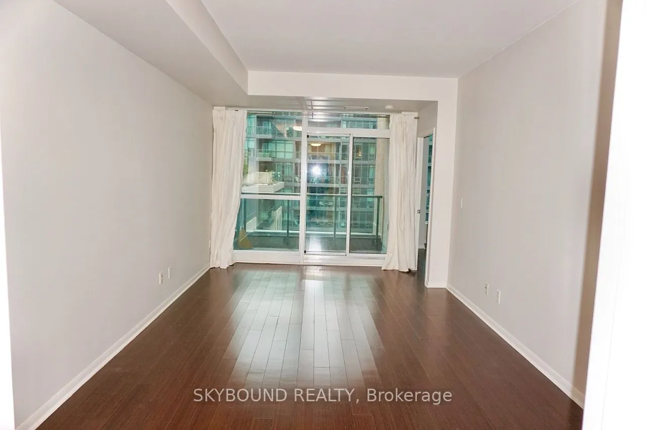 219 Fort York Boulevard #811
