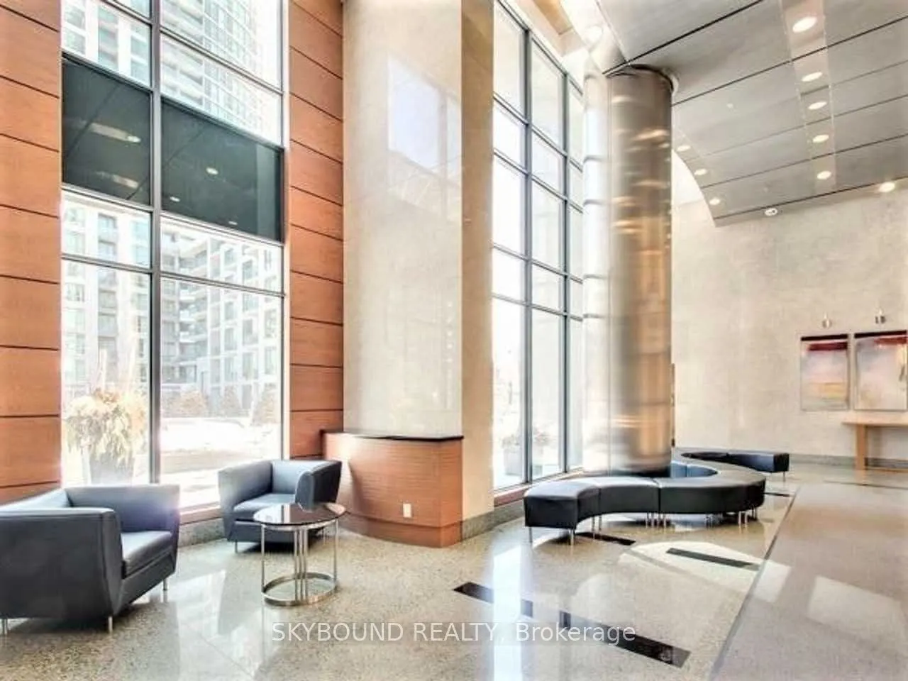 219 Fort York Boulevard #811