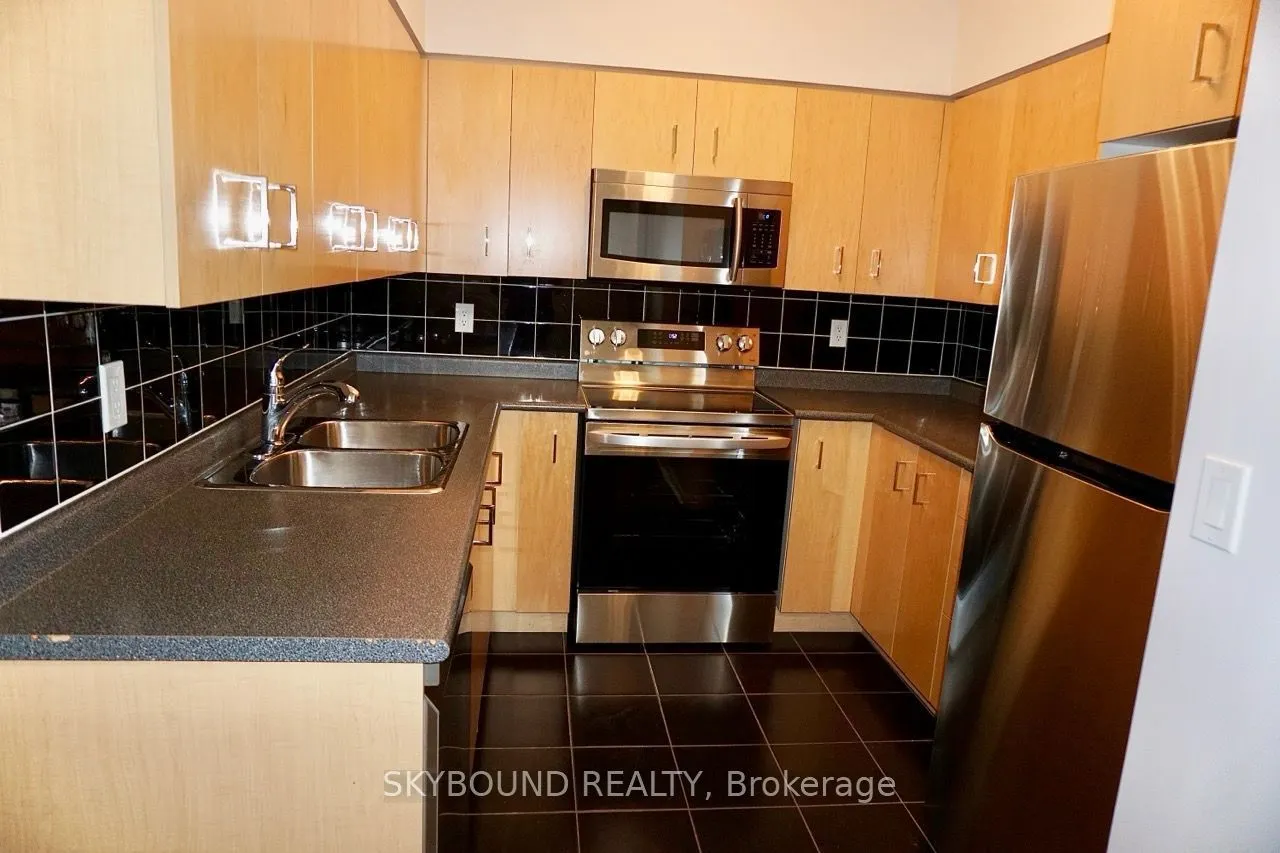 219 Fort York Boulevard #811