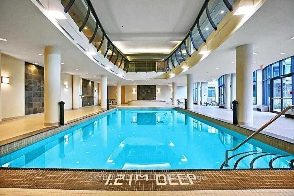219 Fort York Boulevard #811