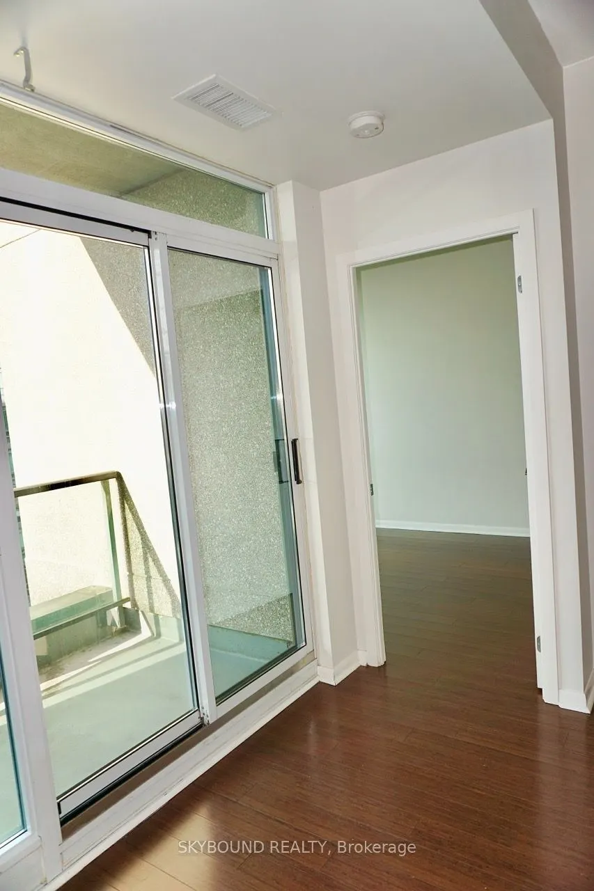 219 Fort York Boulevard #811