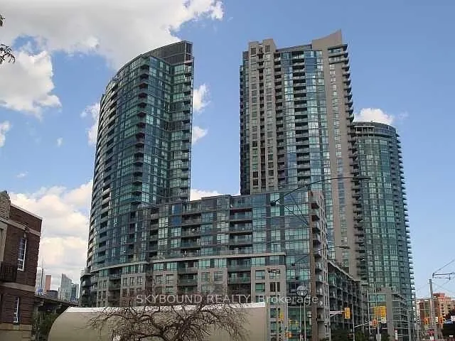 219 Fort York Boulevard #811