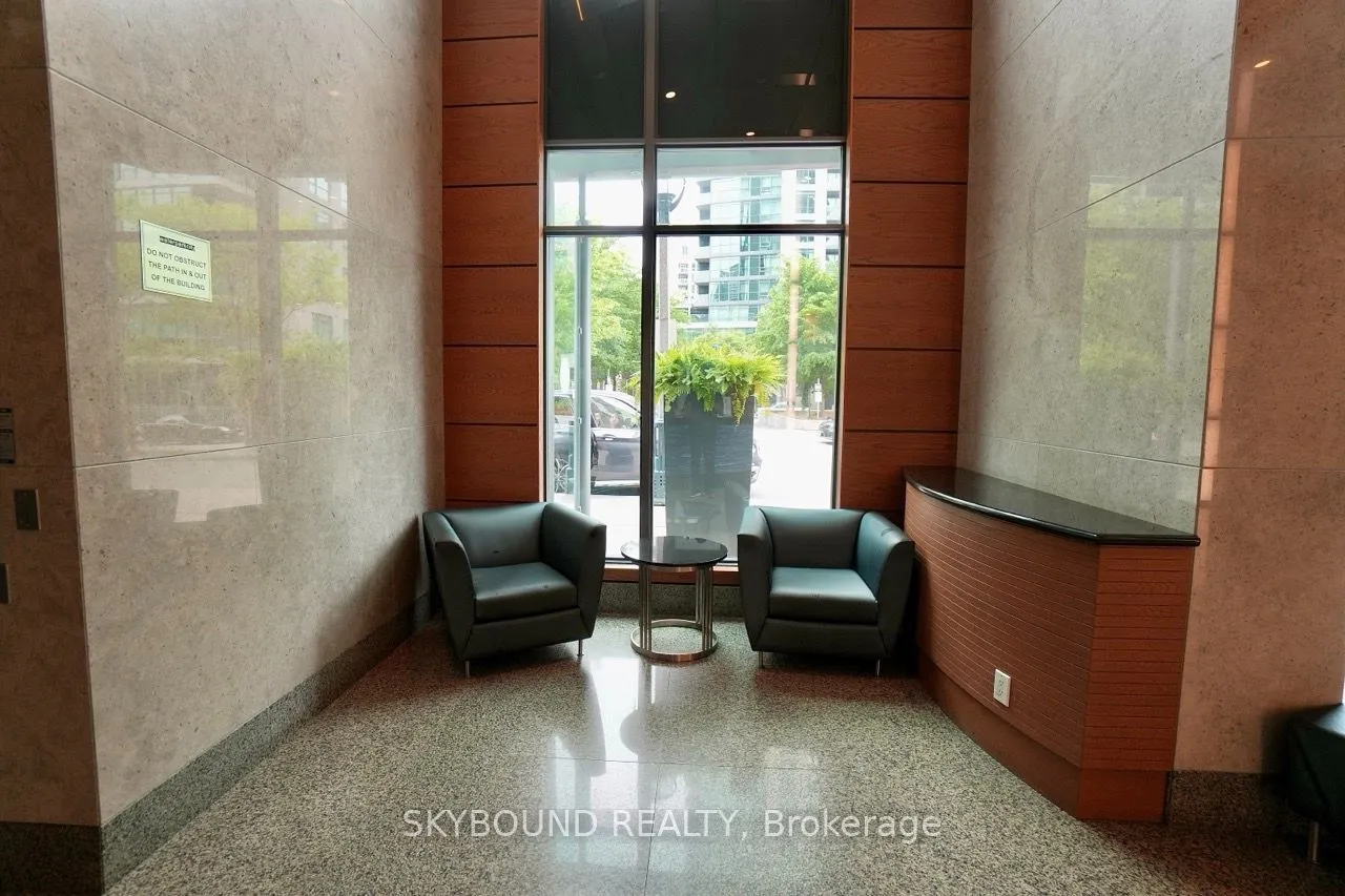 219 Fort York Boulevard #811