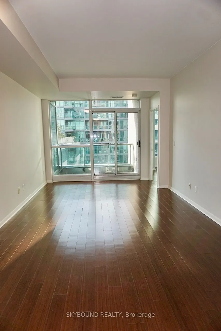 219 Fort York Boulevard #811