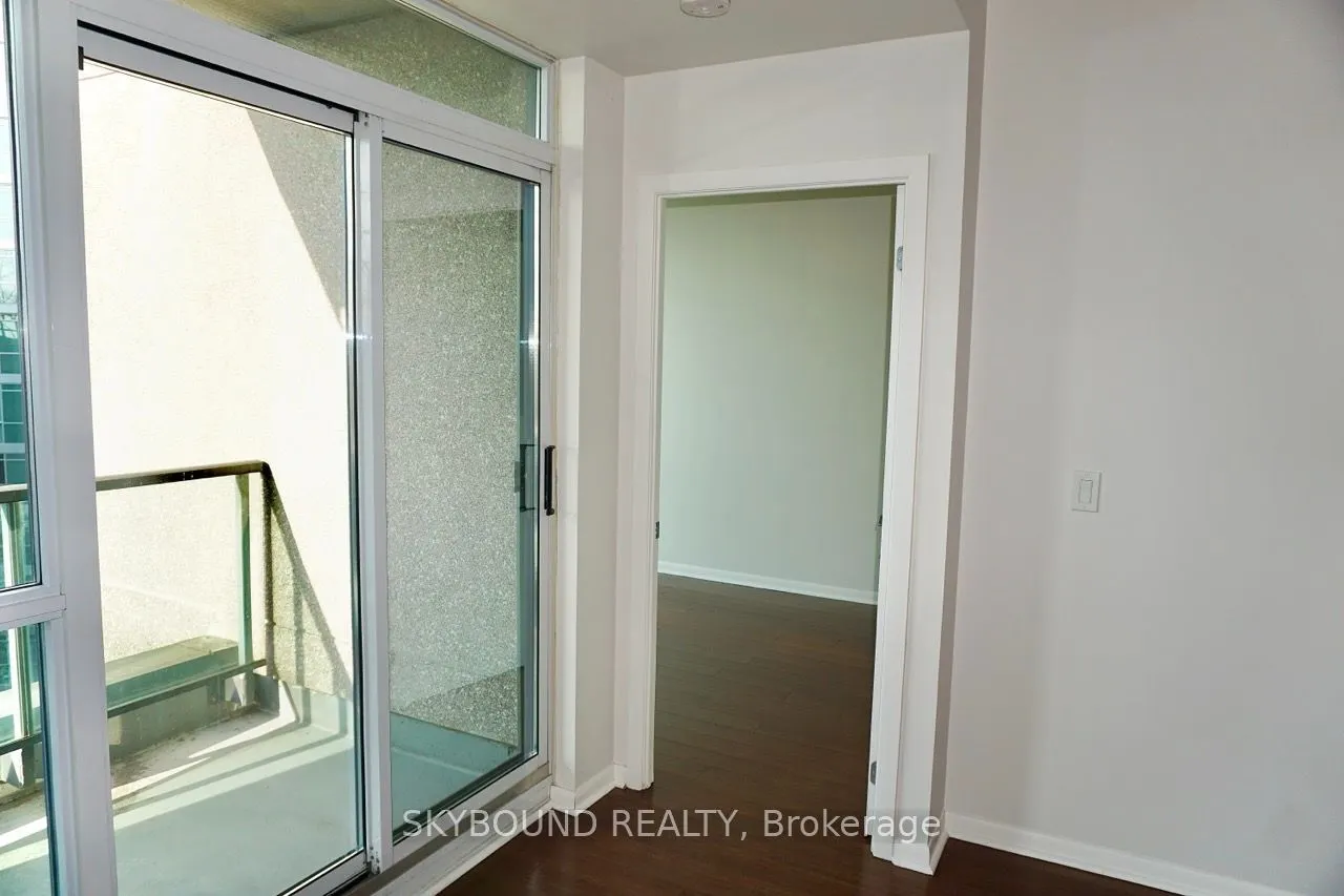 219 Fort York Boulevard #811