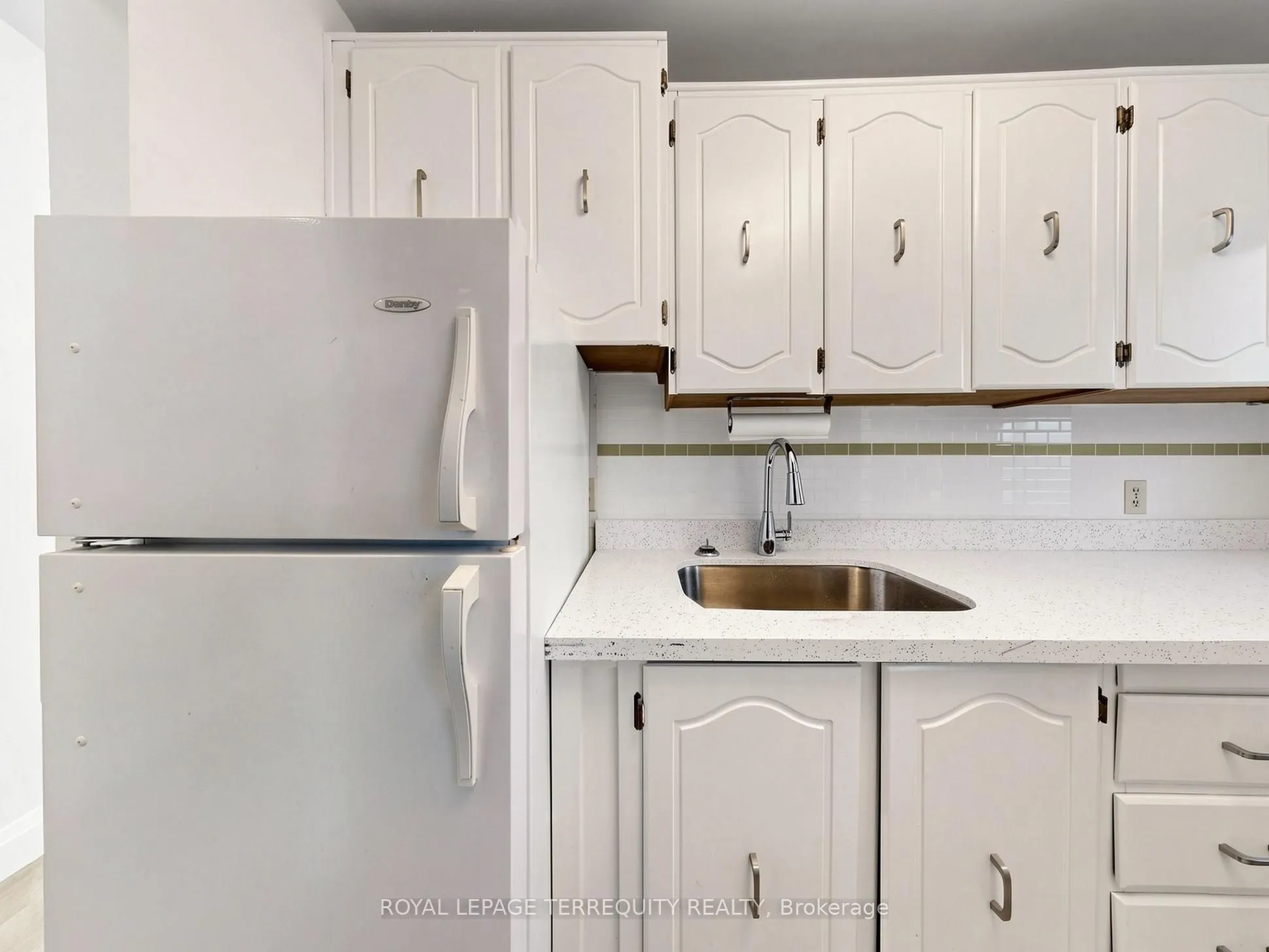41 Summerhill Avenue #3