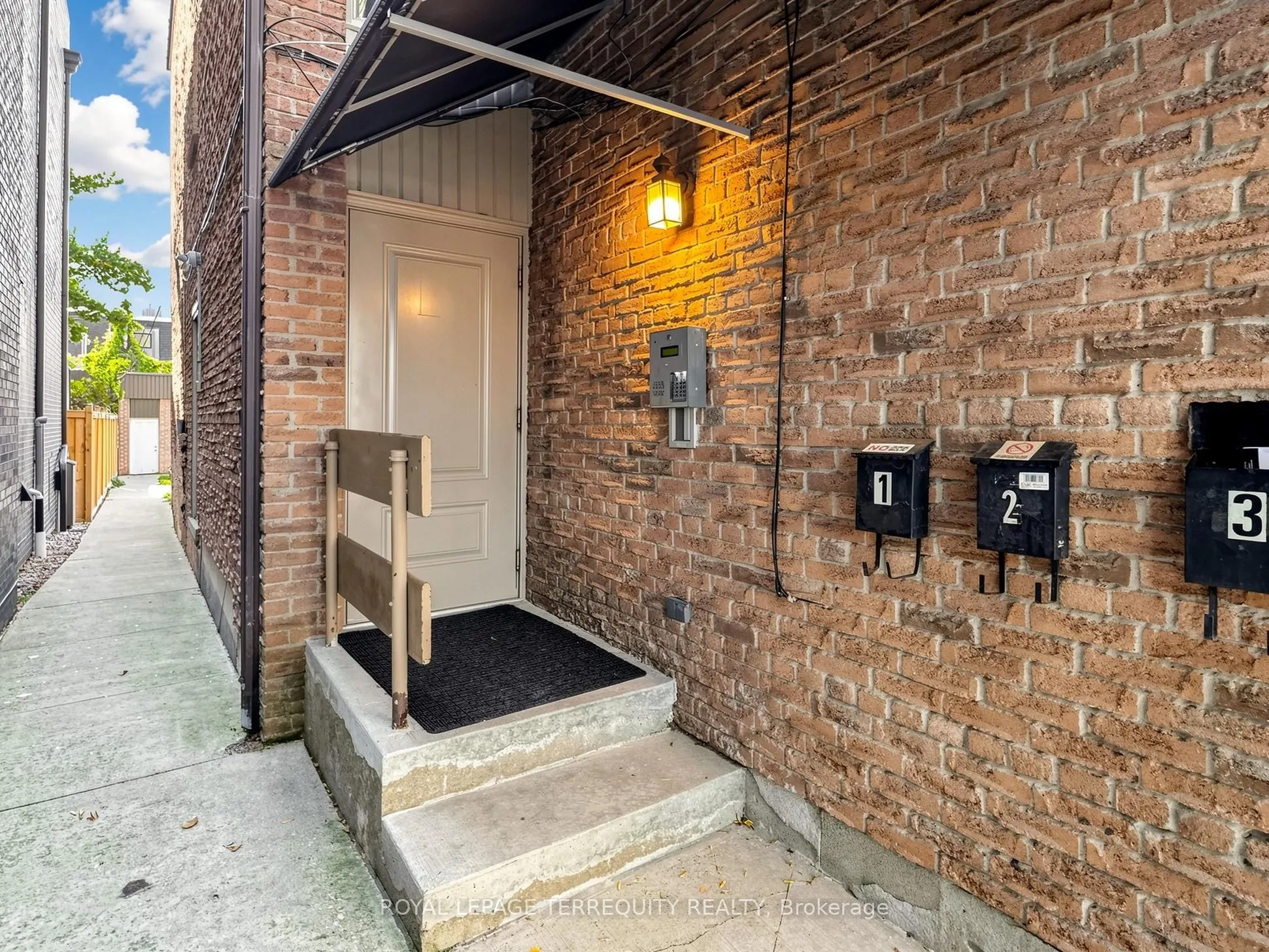 41 Summerhill Avenue #3