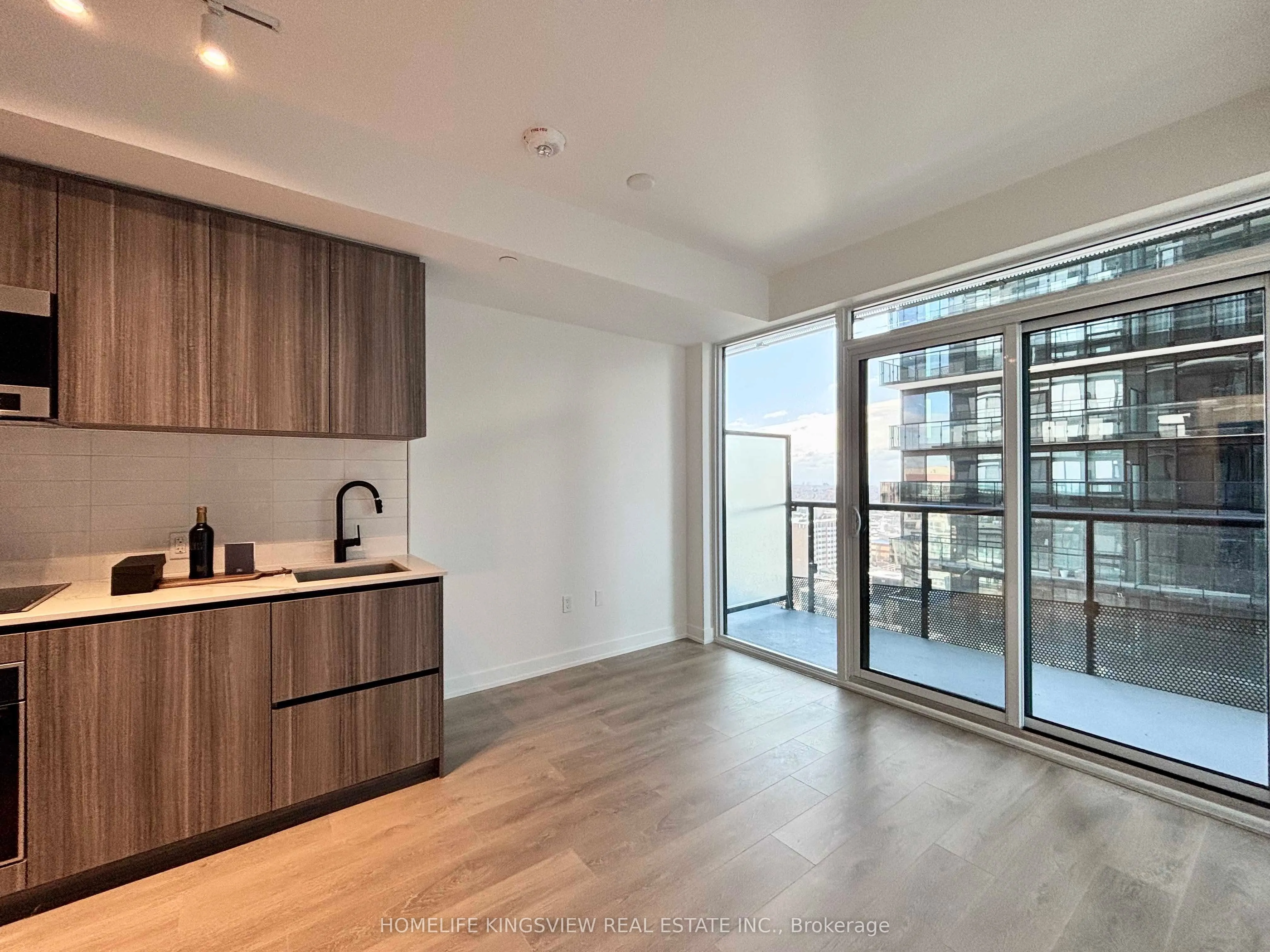 117 Broadway Avenue #2013