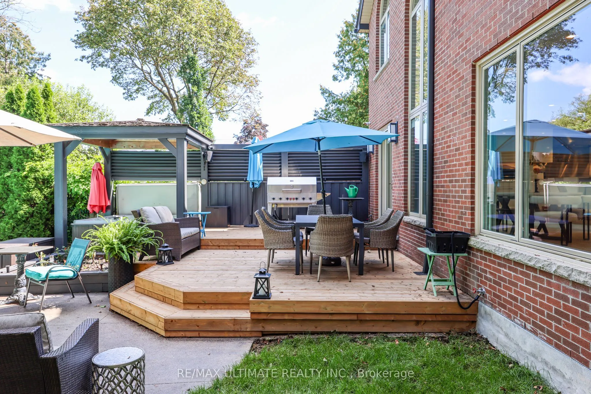 10 Field Avenue